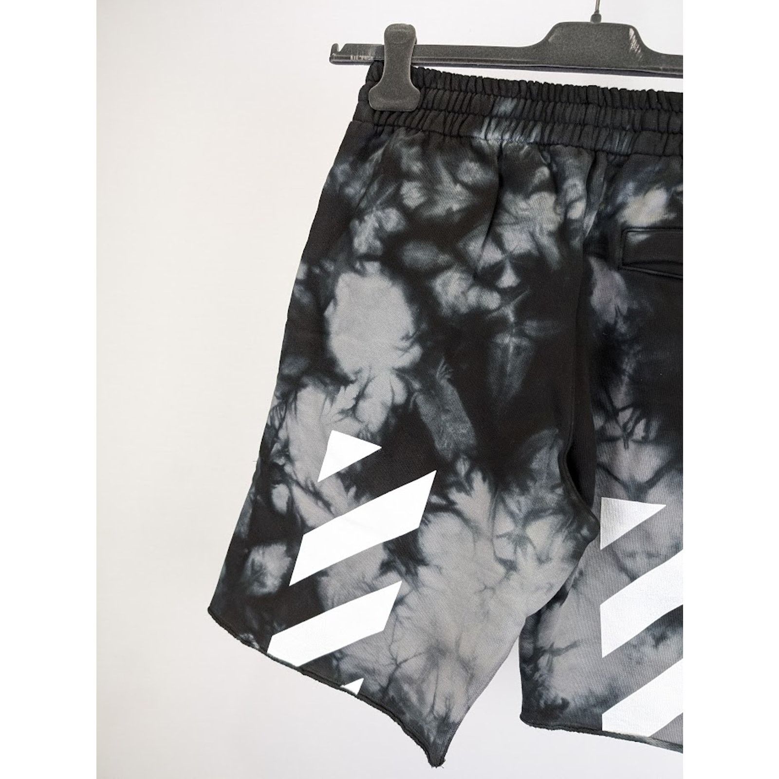 Off-White o1rshd1 Diag Tie Dye Sweatshorts in Warm Grey White M Size US 32 / EU 48 - 19 Thumbnail