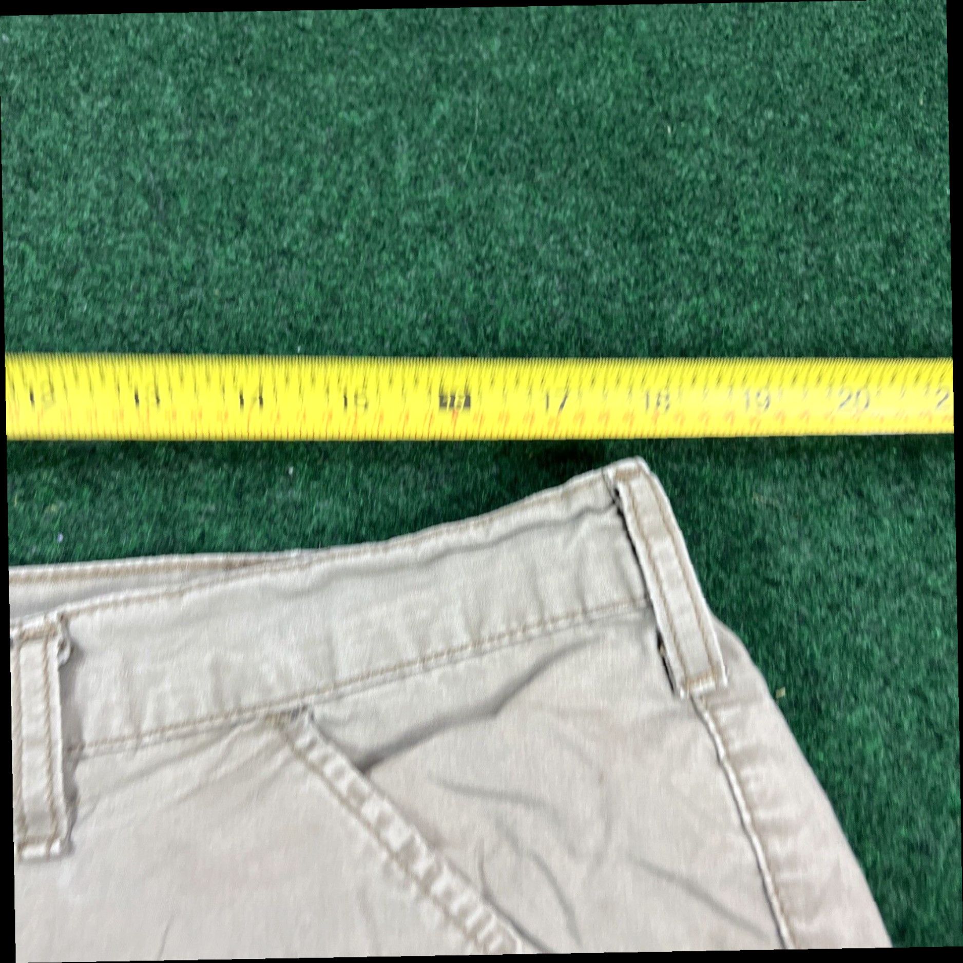 Wrangler Wrangler Men's Relaxed Mid Rise Faded Khaki Y2K Classic Cargo Shorts Size 36x10 Size US 36 / EU 52 - 6 Thumbnail