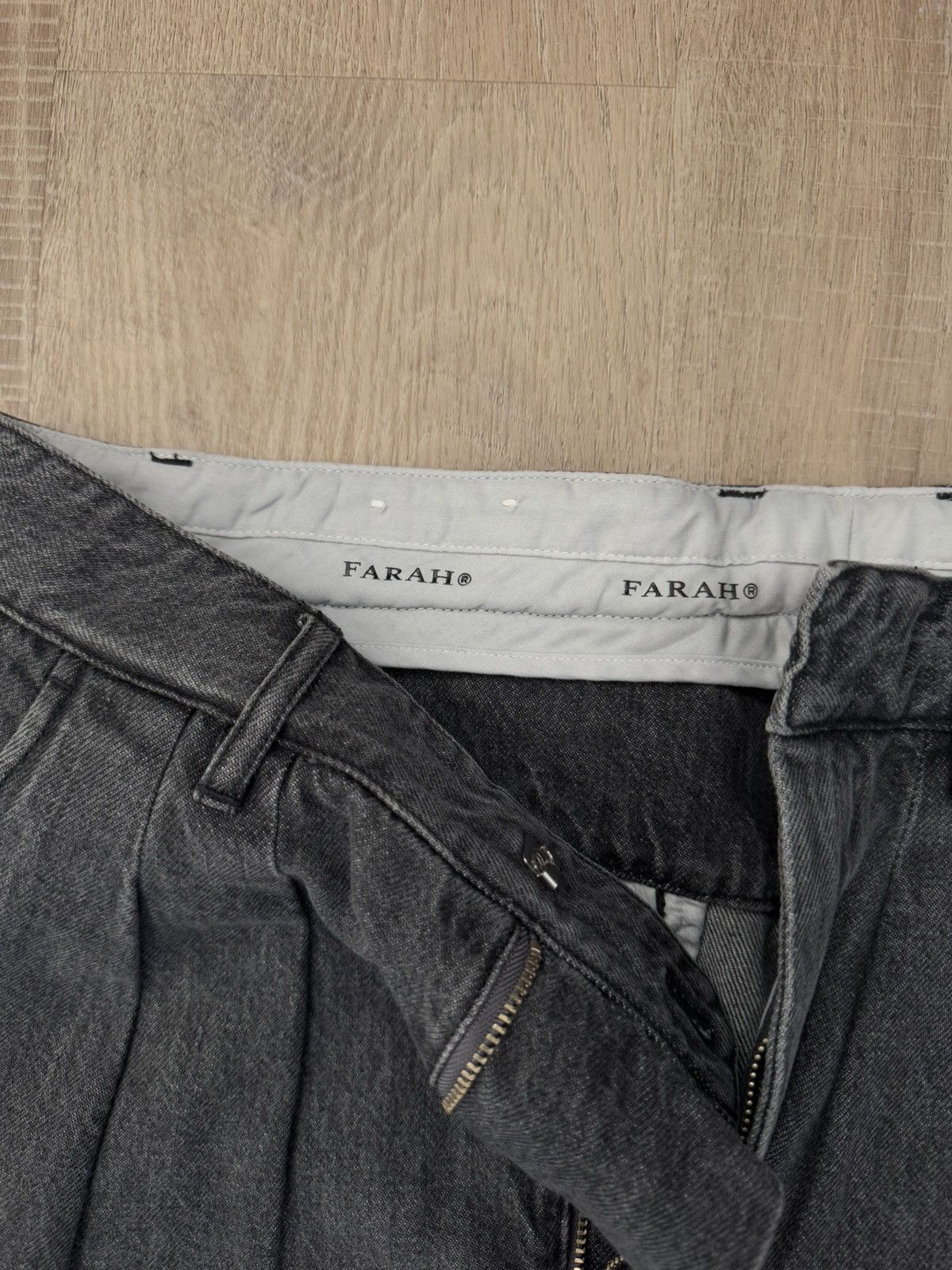 Farah FARAH TWO TUCK WIDE TAPERED PANTS 24FW Size US 32 / EU 48 - 10 Thumbnail