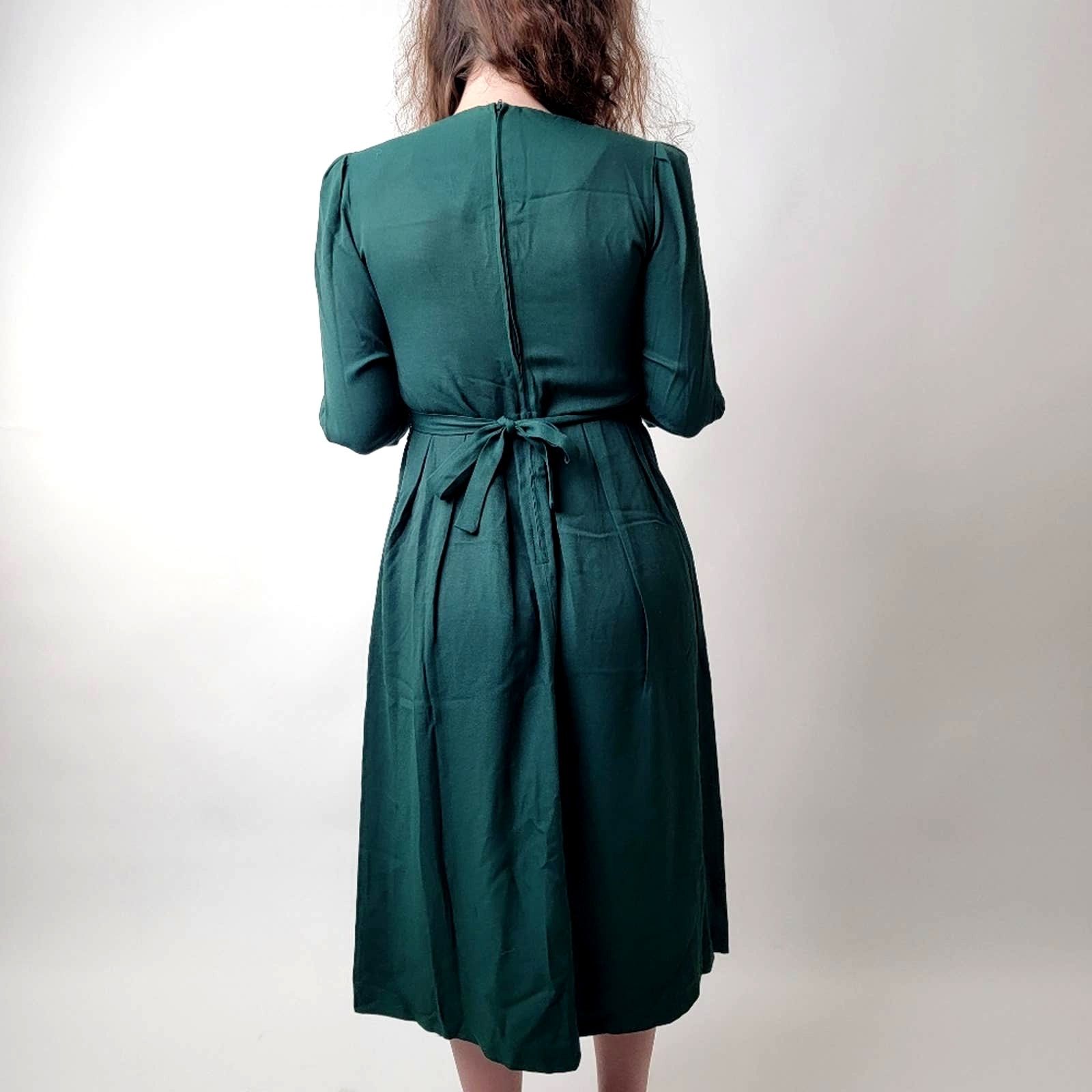 Vintage Vintage German Cottagecore Embroidered Emerald Plaid Dress Size M / US 6-8 / IT 42-44 - 6 Thumbnail