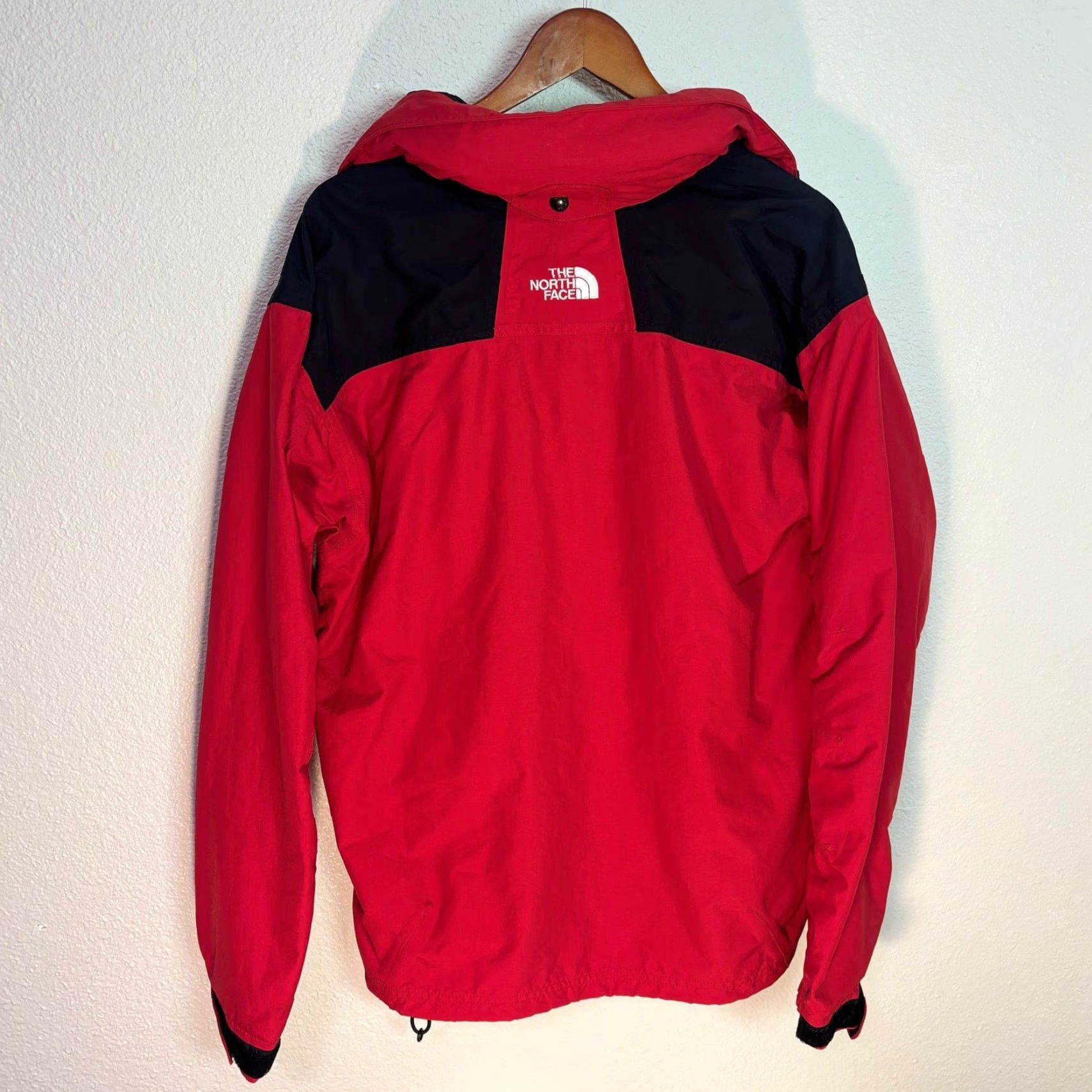 The North Face VINTAGE The North Face Jacket Small Red Mountain Full Zip Outdoor Hiking Size US S / EU 44-46 / 1 - 2 Thumbnail
