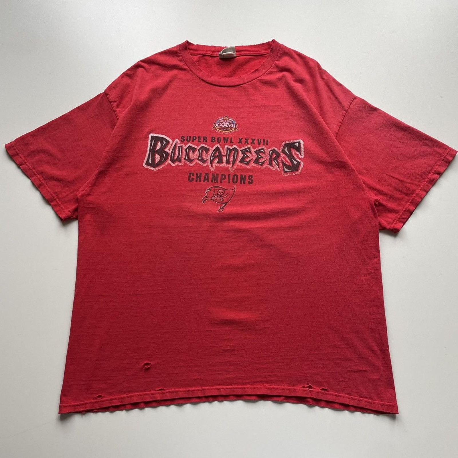 Lee Vintage 90s Tampa Bay Buccaneers NFL T Shirt 2XL Lee Sport Size US XXL / EU 58 / 5 - 1 Thumbnail