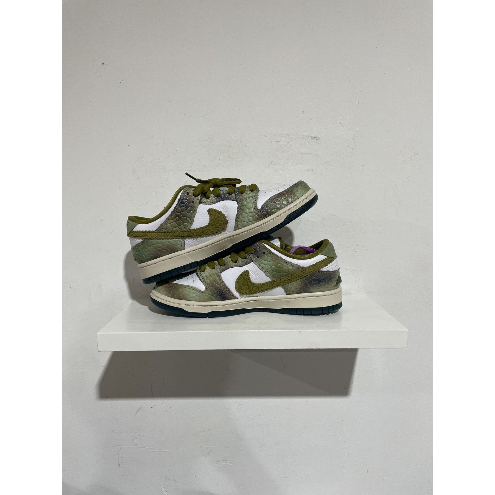 Nike NIKE SB DUNK LOW ALEXIS SABLONE CHAMELEON SIZE 9 NEW Size US 9 / EU 42 - 2 Thumbnail