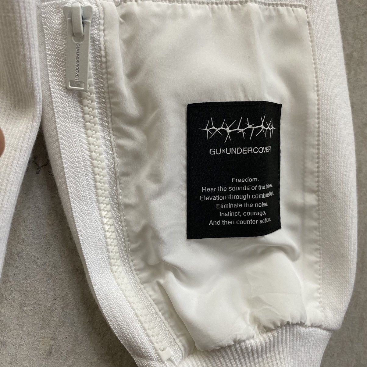 GU × Undercover GU x Undercover Jun Takahashi White Sweatshirt Multi-Zip M Size US M / EU 48-50 / 2 - 10 Thumbnail