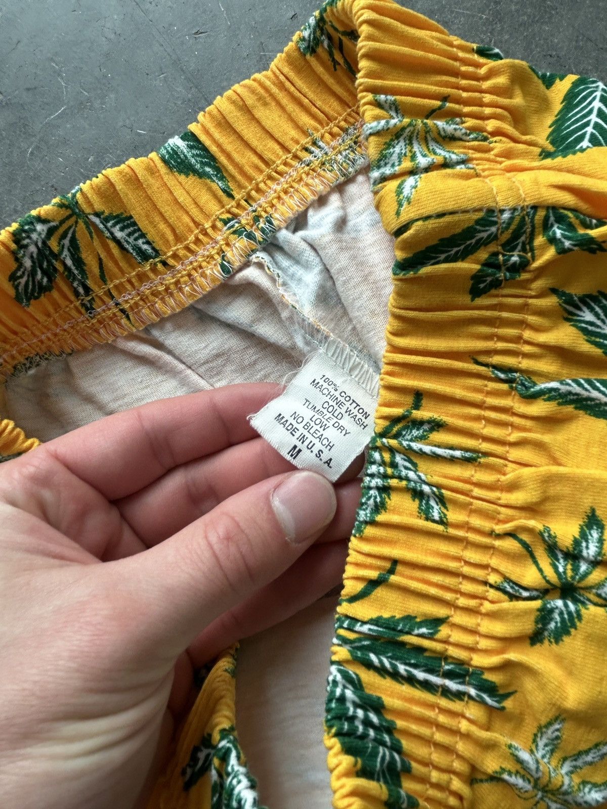 Vintage Vintage 90s Weed AOP Cotton Shorts Size US 29 - 3 Thumbnail