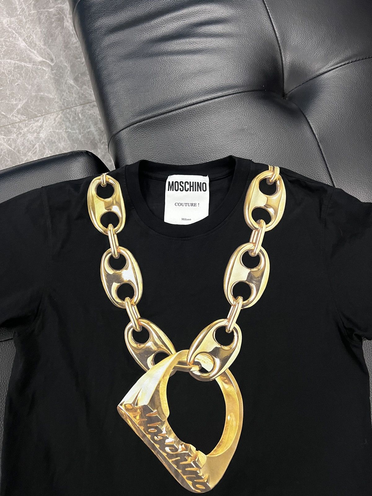 Moschino Moschino Ring & Gold Chain Graphic T-Shirt Size US L / EU 52-54 / 3 - 4 Thumbnail