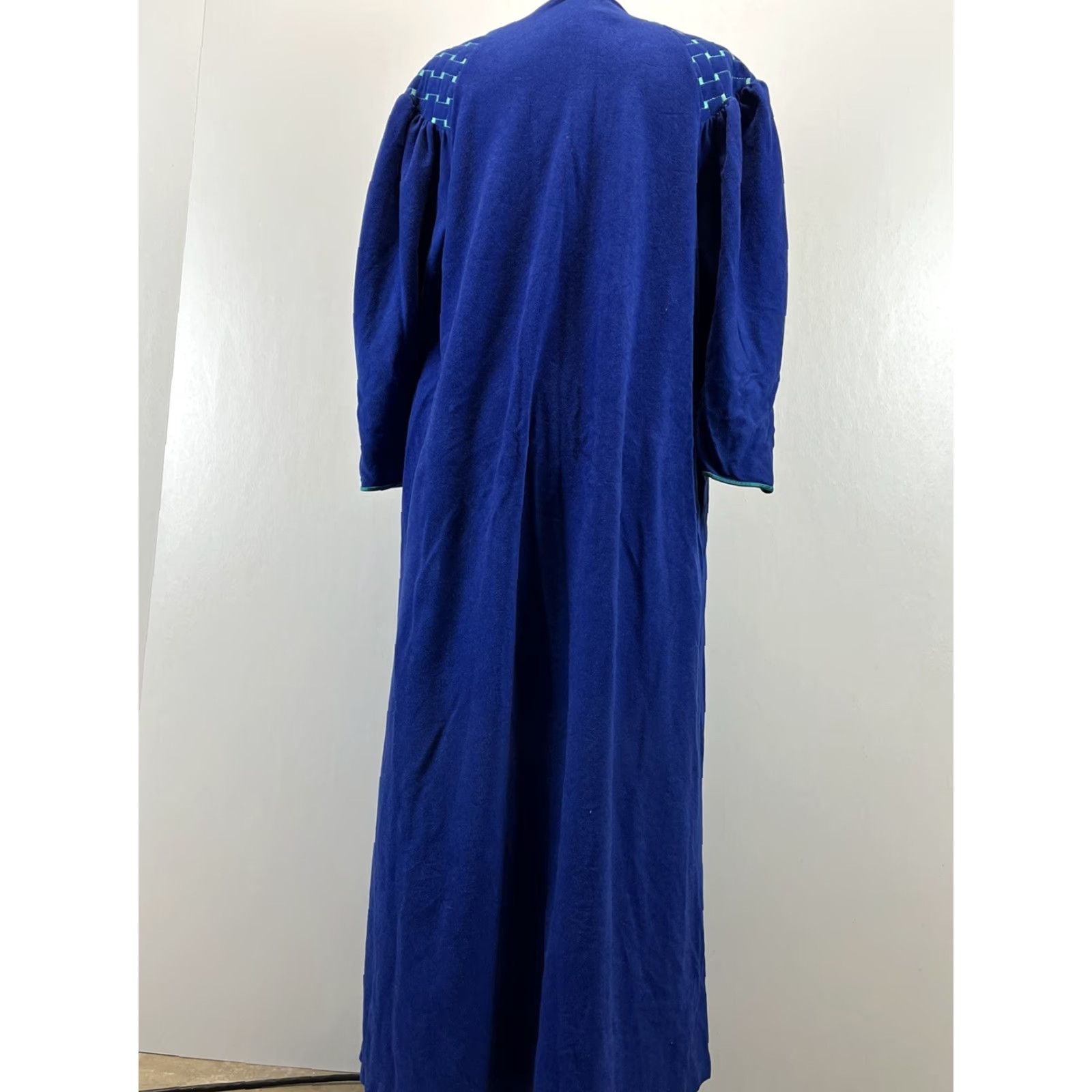 Vintage Vintage Vanity Fair Robe House Coat Sz M Royal Blue GUC Made In USA Front Zip Size ONE SIZE - 2 Thumbnail