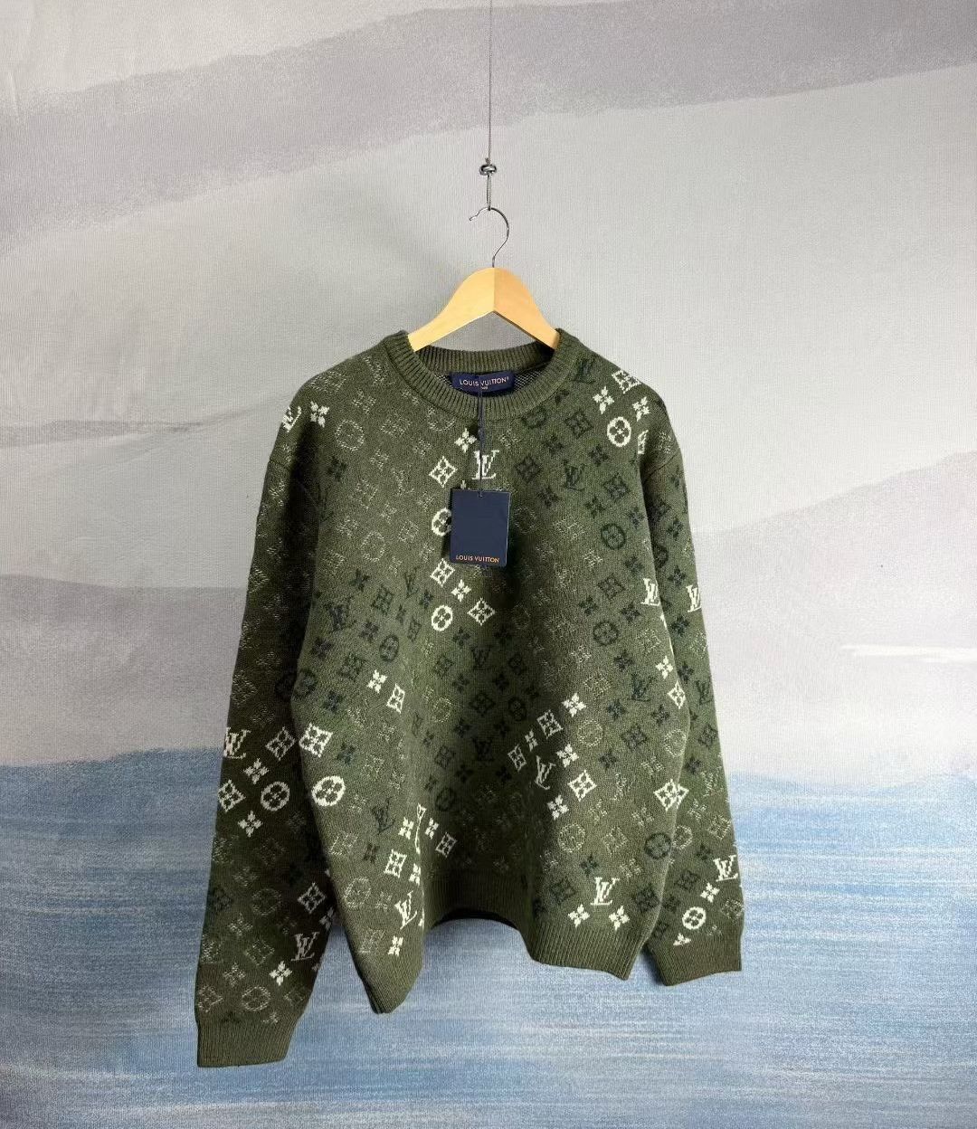 Louis Vuitton louis vuitton green gradient wool sweater Size US XXL / EU 58 / 5 - 1 Thumbnail