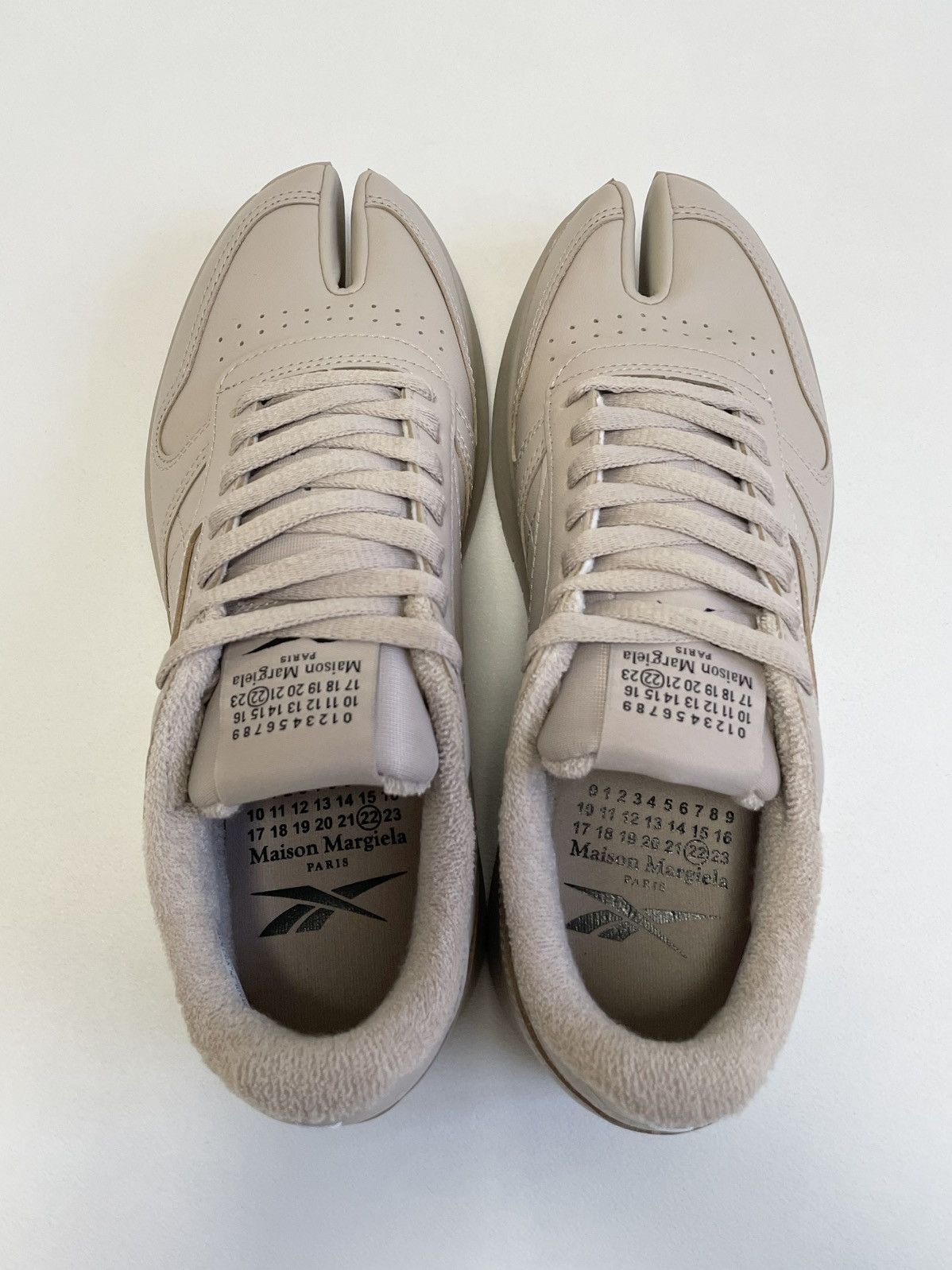 Maison Margiela × Reebok Beige Leather ‘Project 0 CL’ Tabi Sneakers Size US 10 / IT 40 - 11 Thumbnail