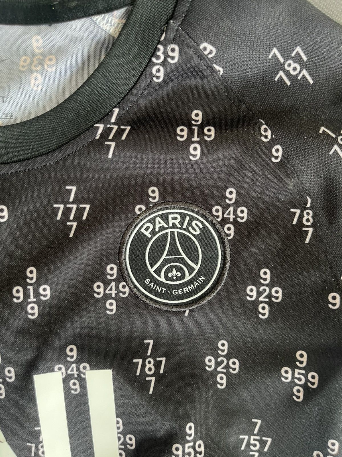 Nike PSG 2021/22 Pre match kit Size US S / EU 44-46 / 1 - 4 Thumbnail