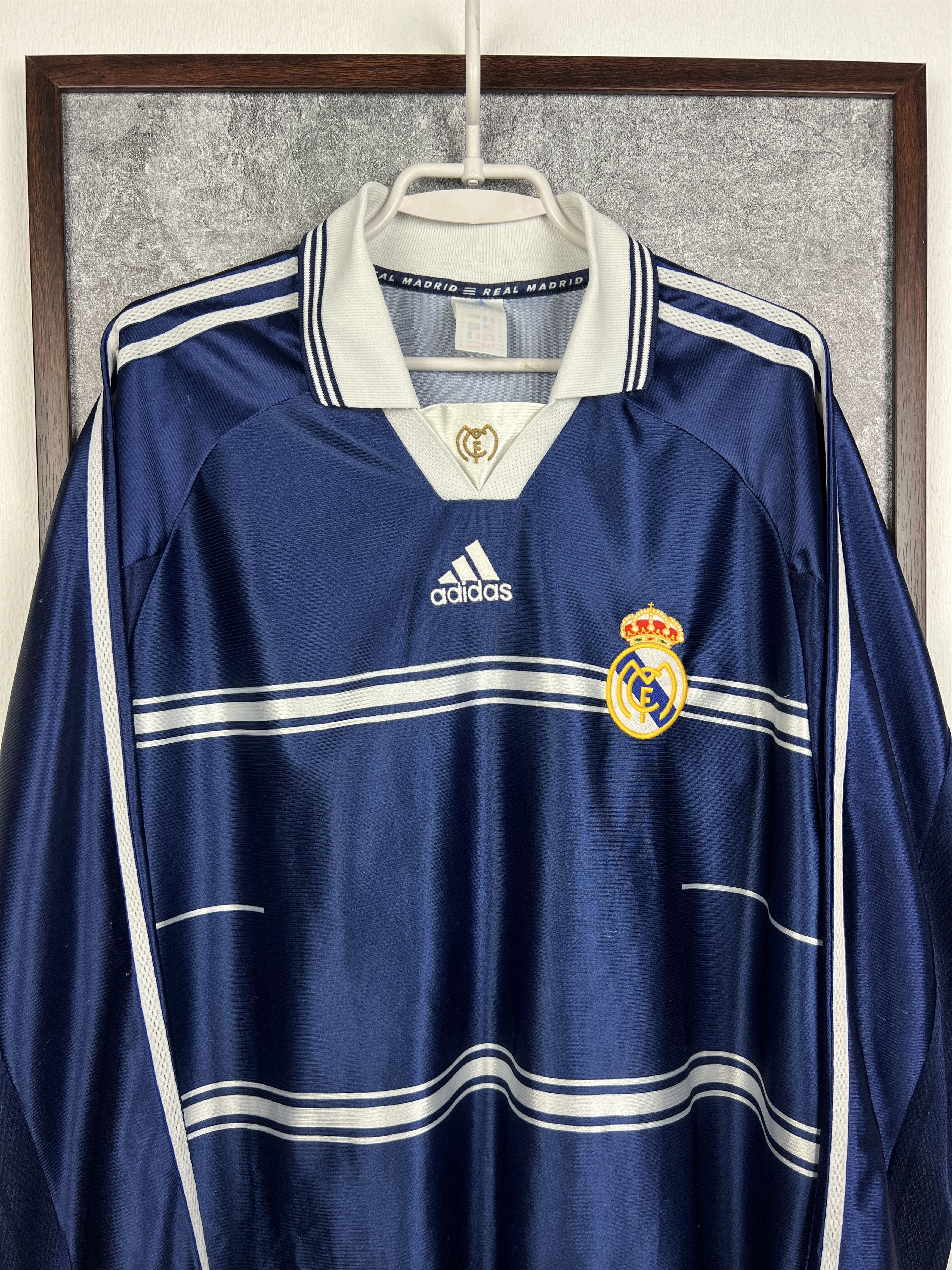 Adidas Real Madrid Away football shirt Soccer Long Sleeve Jersey Size US XL / EU 56 / 4 - 2 Thumbnail