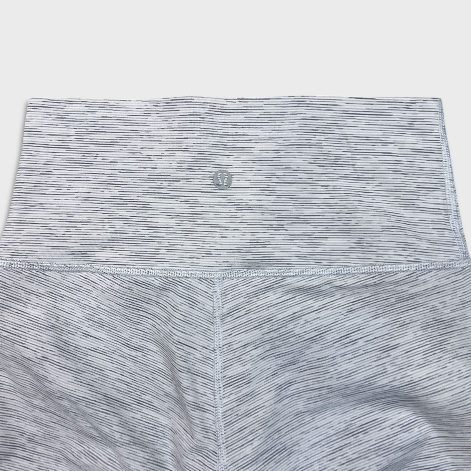 Lululemon Lululemon Wunder Under Crop High Rise Luxtreme 21 Yoga Tight Size 27" / US 4 / IT 40 - 5 Thumbnail