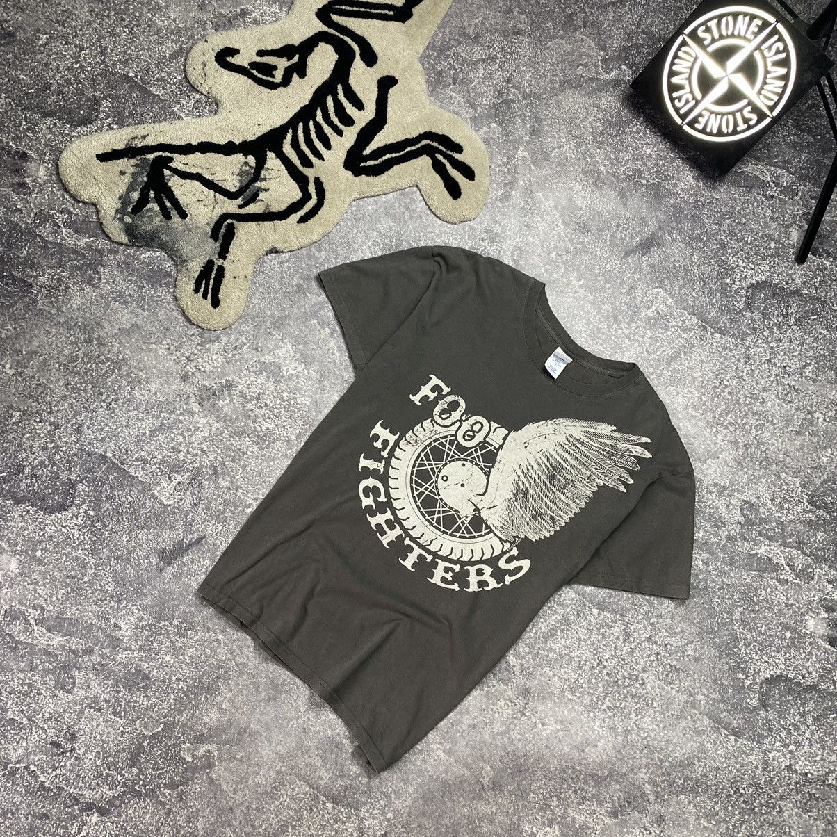 Band Tees Vintage Foo Fighters 2010 big logo rock band tee Size US L / EU 52-54 / 3 - 1 Thumbnail