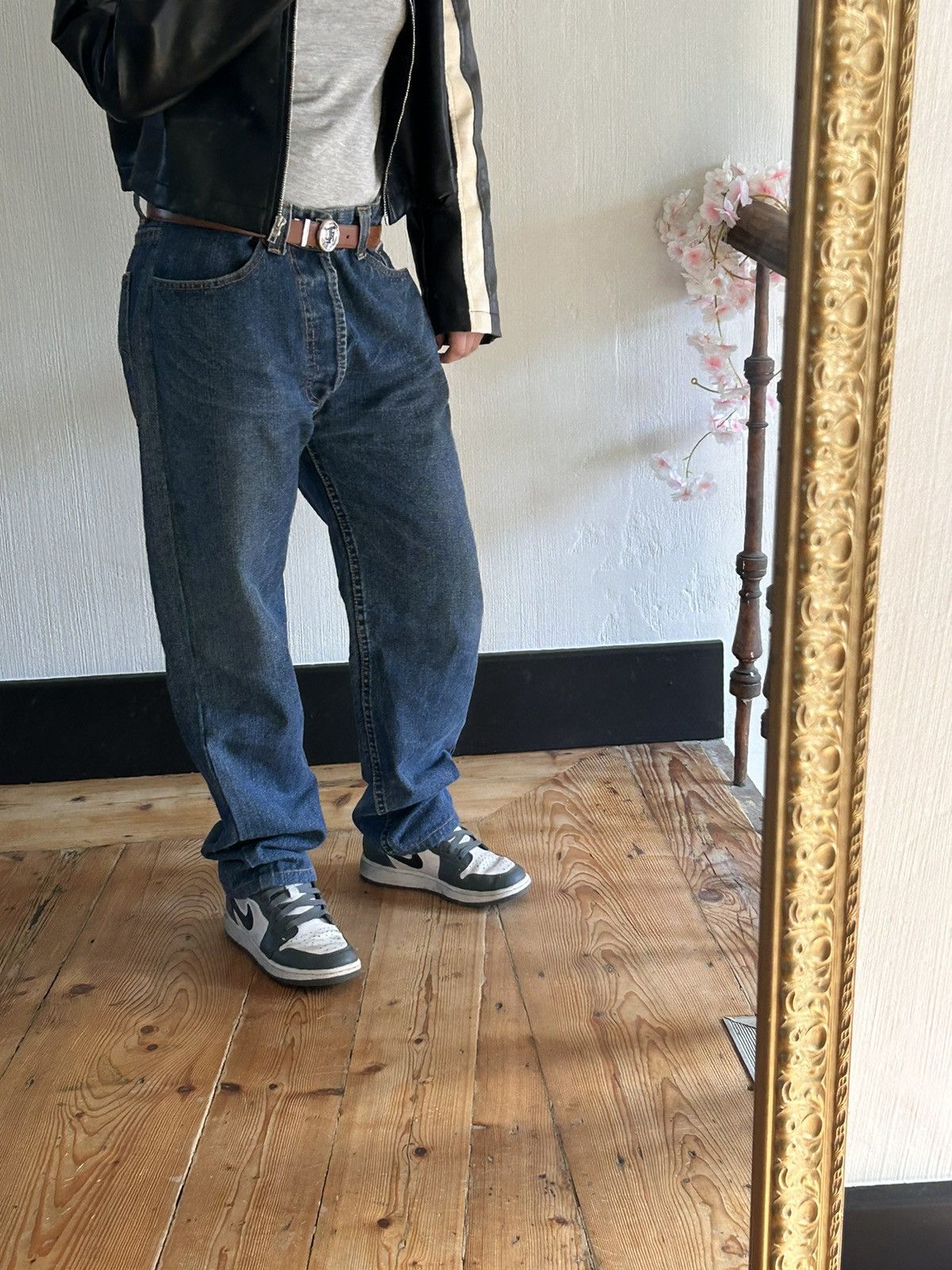 Levi's × Levi's Vintage Clothing Rare Levi’s 501XX Japan Leather V W34 L34 Vintage Denim Size US 34 / EU 50 - 8 Thumbnail