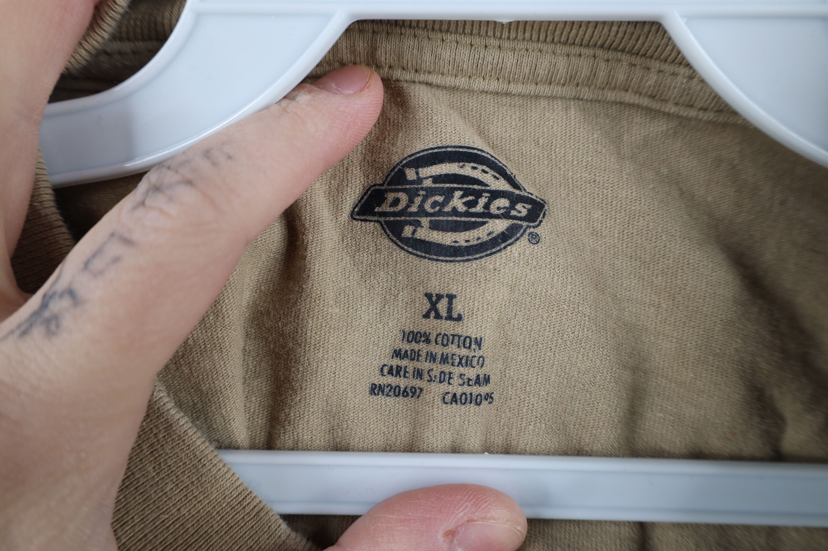 Dickies × Vintage Vintage Y2K Dickies Spell Short Sleeve Henley T-Shirt Beige Size US XL / EU 56 / 4 - 9 Thumbnail