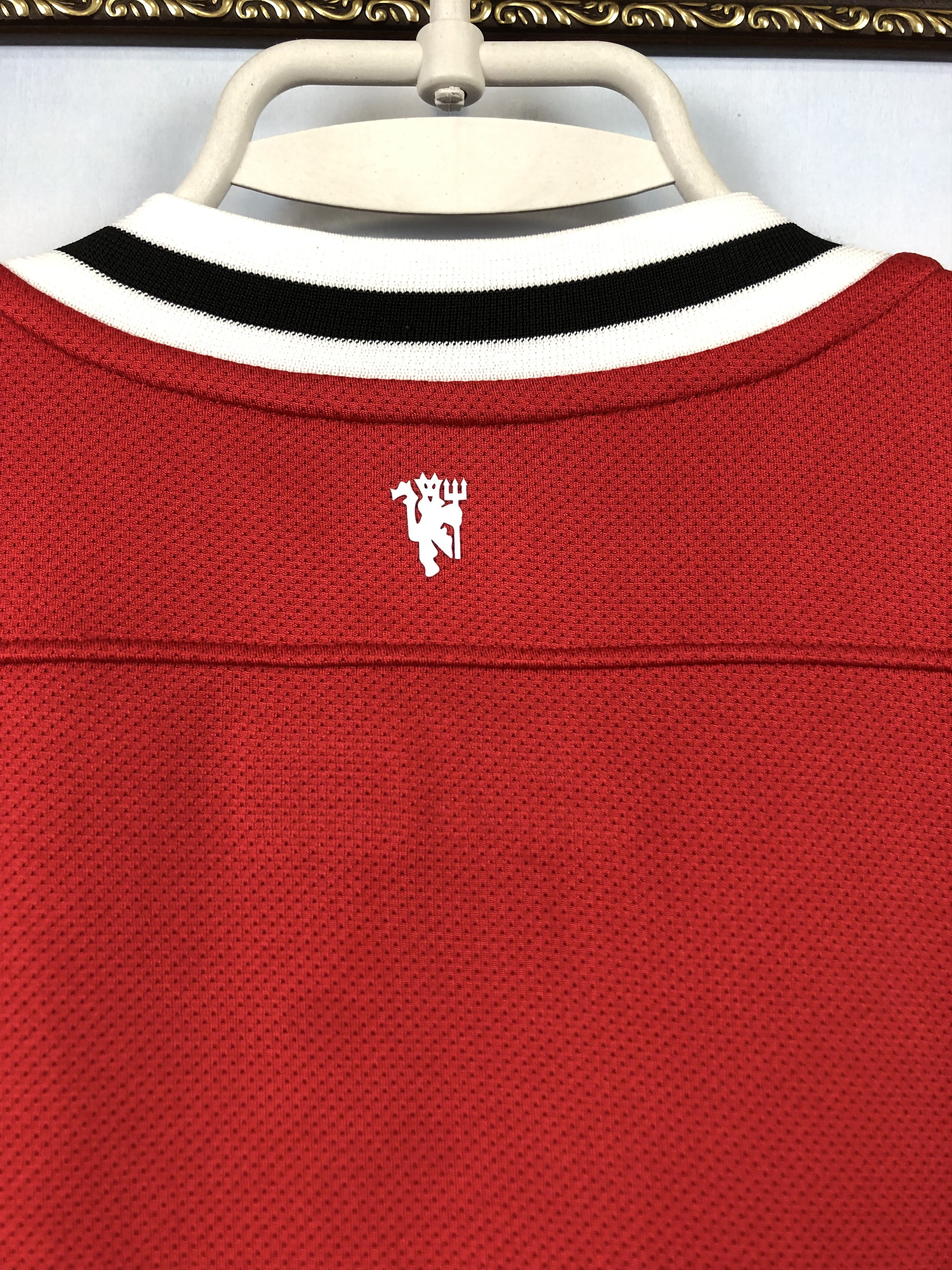 Nike Manchester United football shirt 2011 Long Sleeve Jersey Size US M / EU 48-50 / 2 - 17 Thumbnail