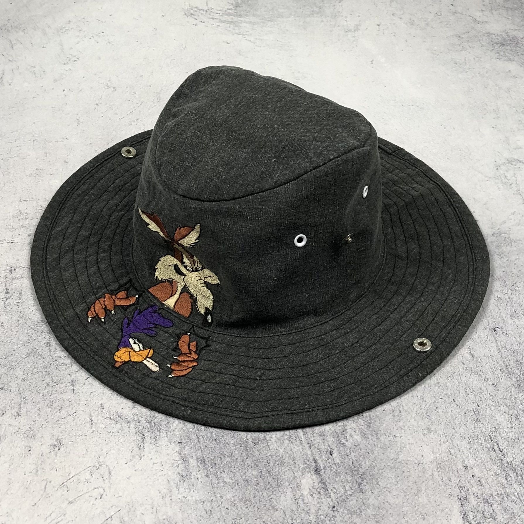 Vintage Vintage 1997 Wile E. Coyote Bucket Cowboy Hat Size ONE SIZE - 2 Thumbnail