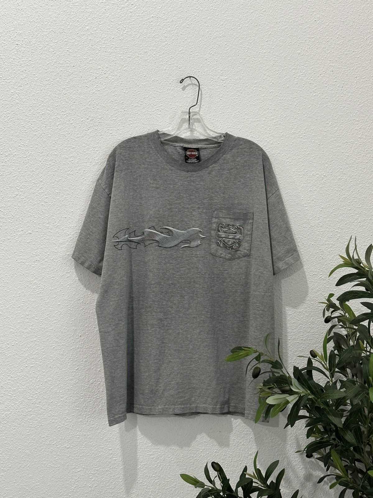 Harley Davidson Vintage ‘04 Harley Davidson Flame Pocket Tee Honolulu Hawaii Size US XL / EU 56 / 4 - 1 Thumbnail