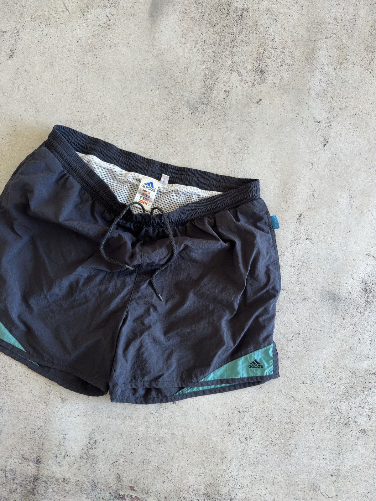 Adidas Vintage Adidas Shorts Size M Size US 32 / EU 48 - 3 Thumbnail