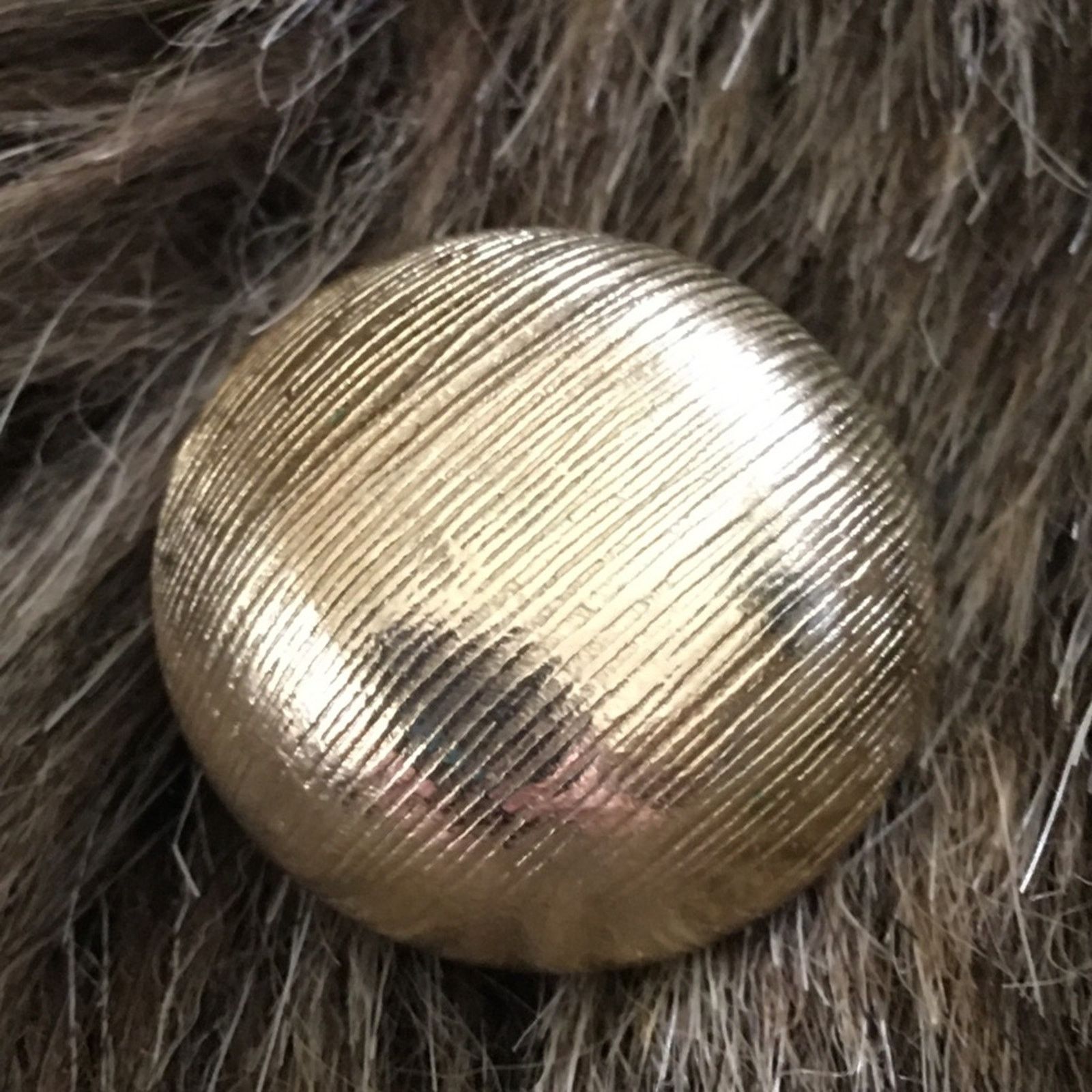 Vintage Vintage textured gold tone button earrings Size ONE SIZE - 3 Thumbnail