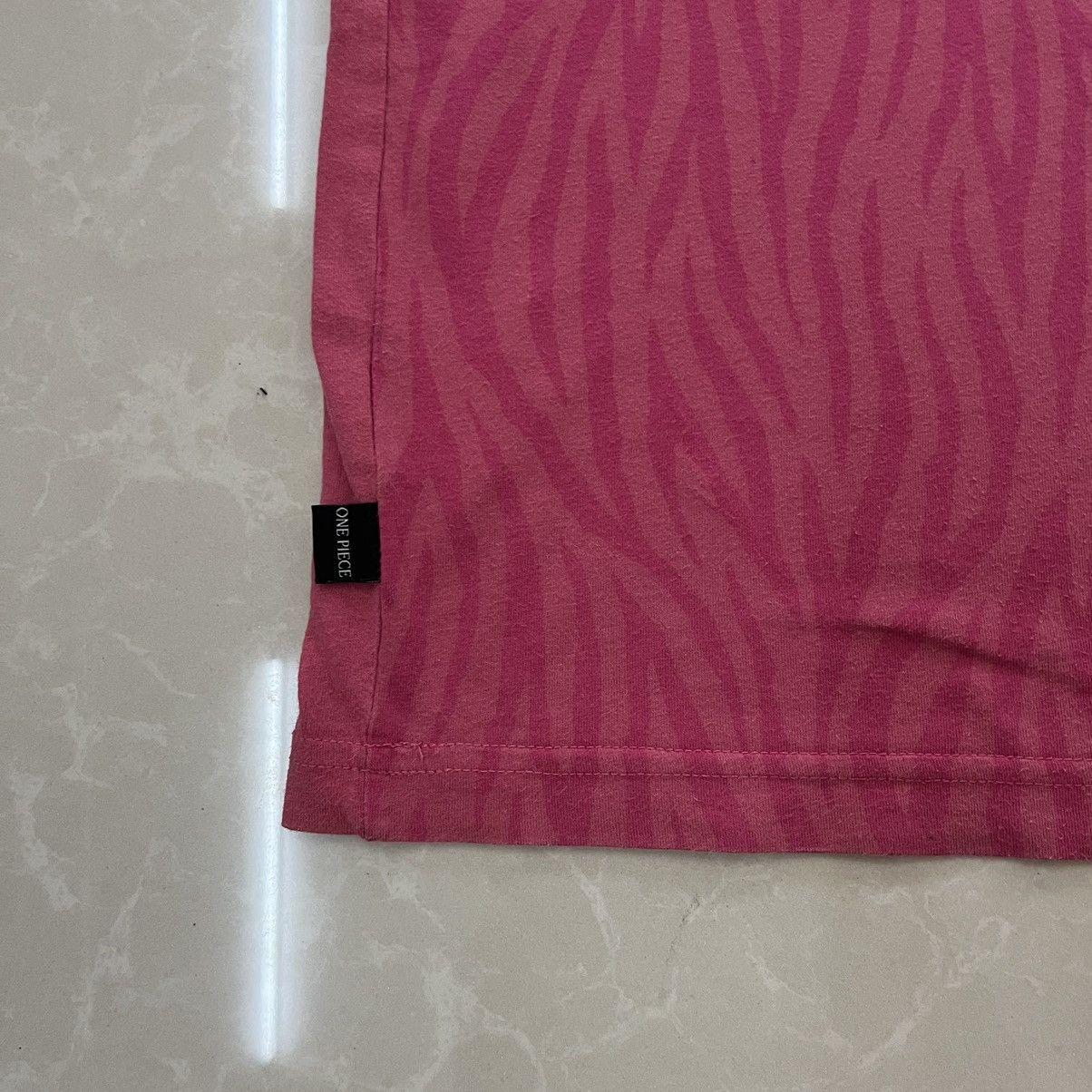 One Piece Doflamingo One Piece Character Uniqlo Anime T Shirt Size US L / EU 52-54 / 3 - 8 Thumbnail