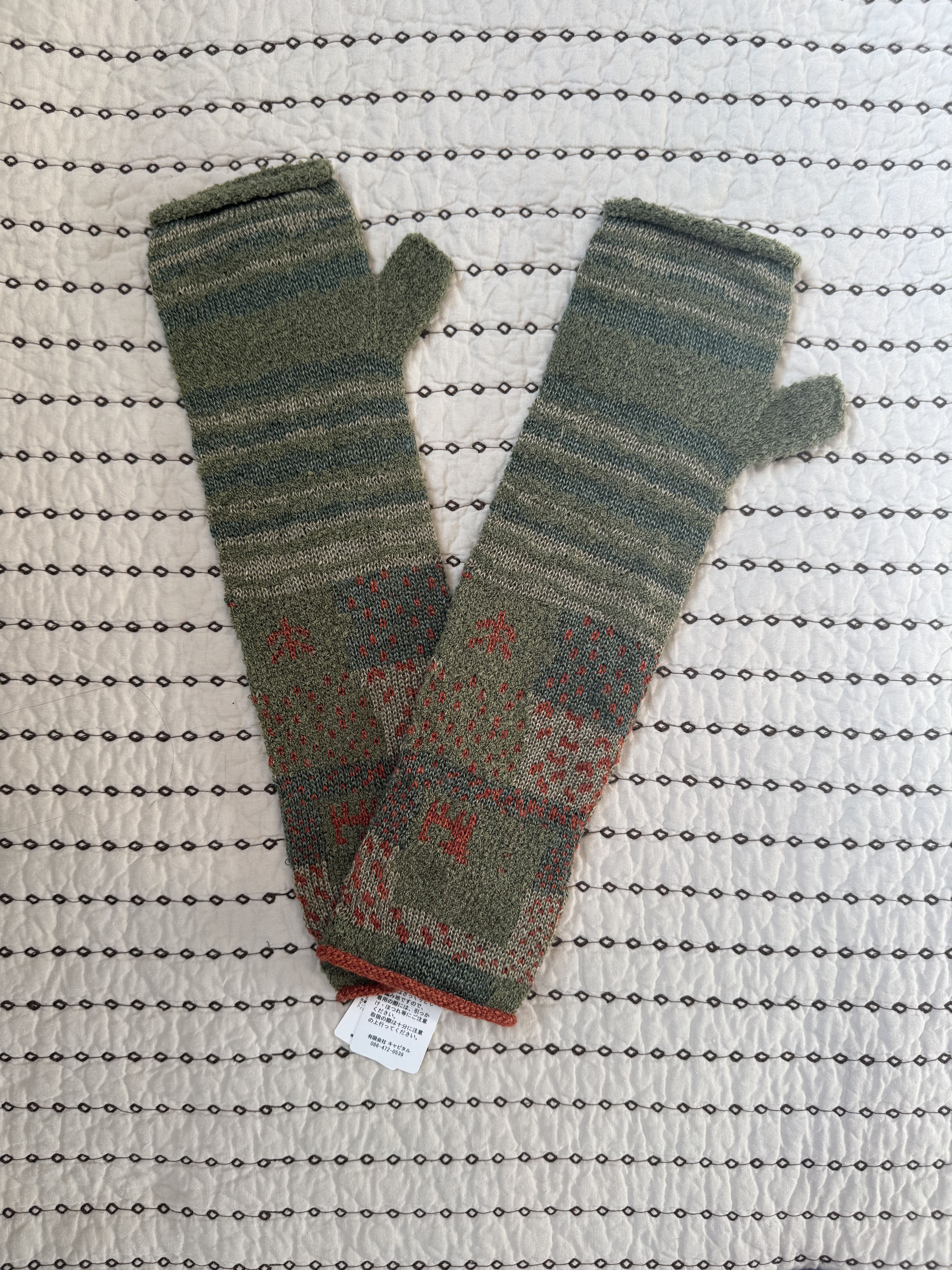Kapital KAPITAL GABBEH PATCHWORD 2-WAY MITTENS KHAKI OS NEW Size ONE SIZE - 1 Thumbnail