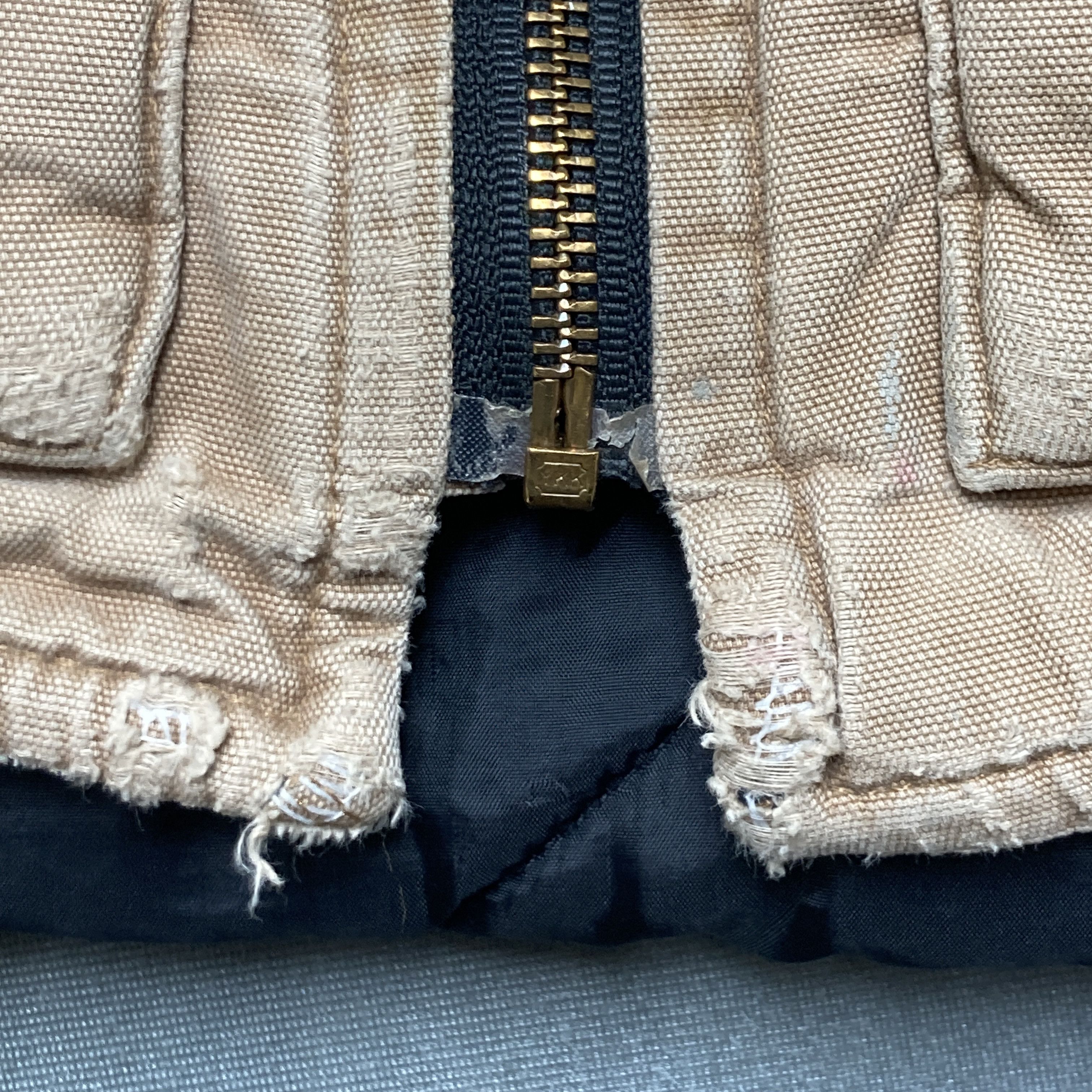 Carhartt Thrashed Carhartt V300 BUC Buckskin Quilt Lined Vest Medium Size US M / EU 48-50 / 2 - 7 Thumbnail