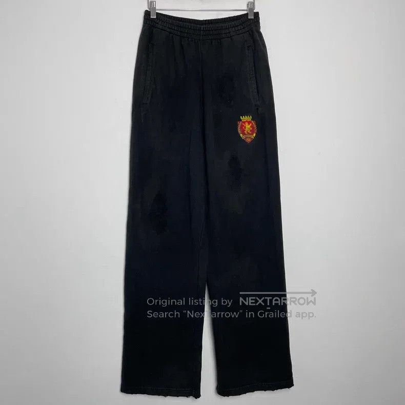 Balenciaga Balenciaga size XS Manchester United badge embroidered log Size US 27 - 1 Thumbnail