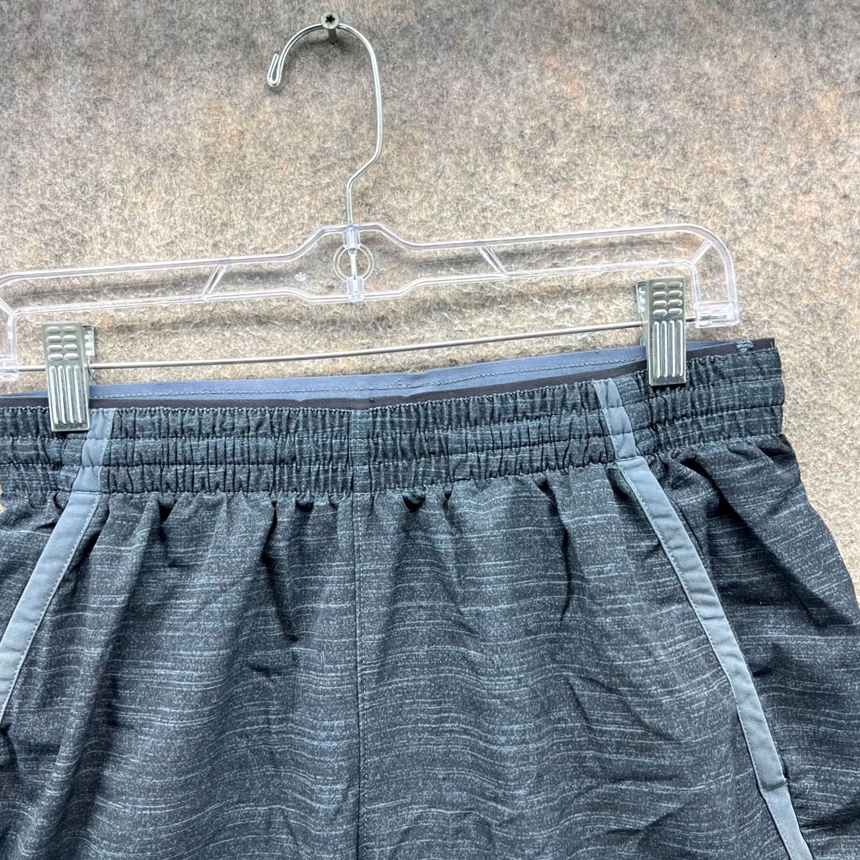 Under Armour Under Armour Shorts Mens Medium Black Gray HeatGear Loose Heather Athletic Training Gym & Training Pockets Size US 31 - 6 Thumbnail