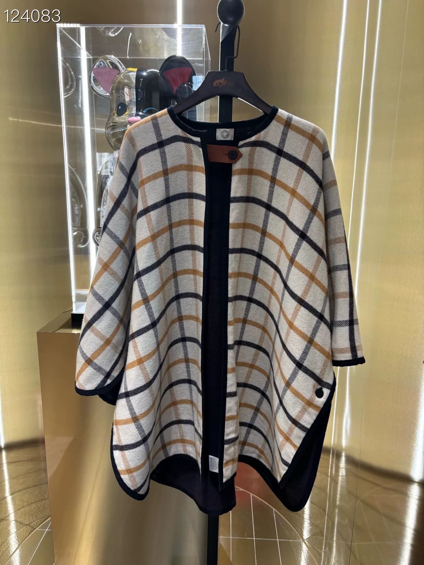 Hermes HERMÈS Camail Cashmere Double-Sided Cape Size M / US 6-8 / IT 42-44 - 1 Thumbnail