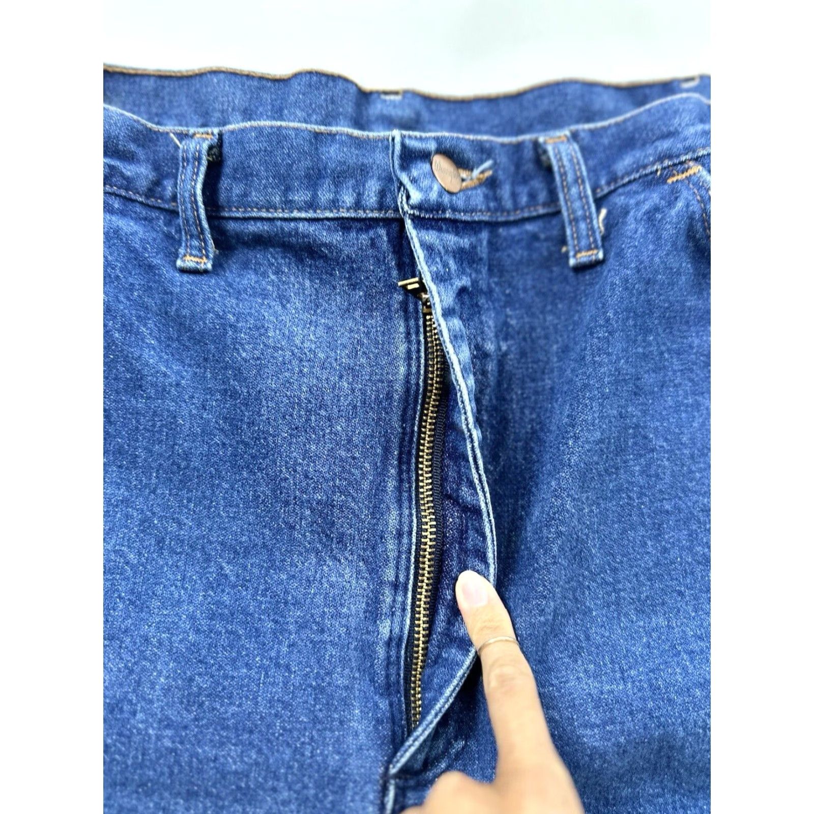 Wrangler VINTAGE Wrangler Jeans Mens 40 x 29 Blue Denim Cowboy Bootcut 945NAY USA Wrangler 945 NAY Pockets Zip Easy Care Size US 29 - 3 Thumbnail