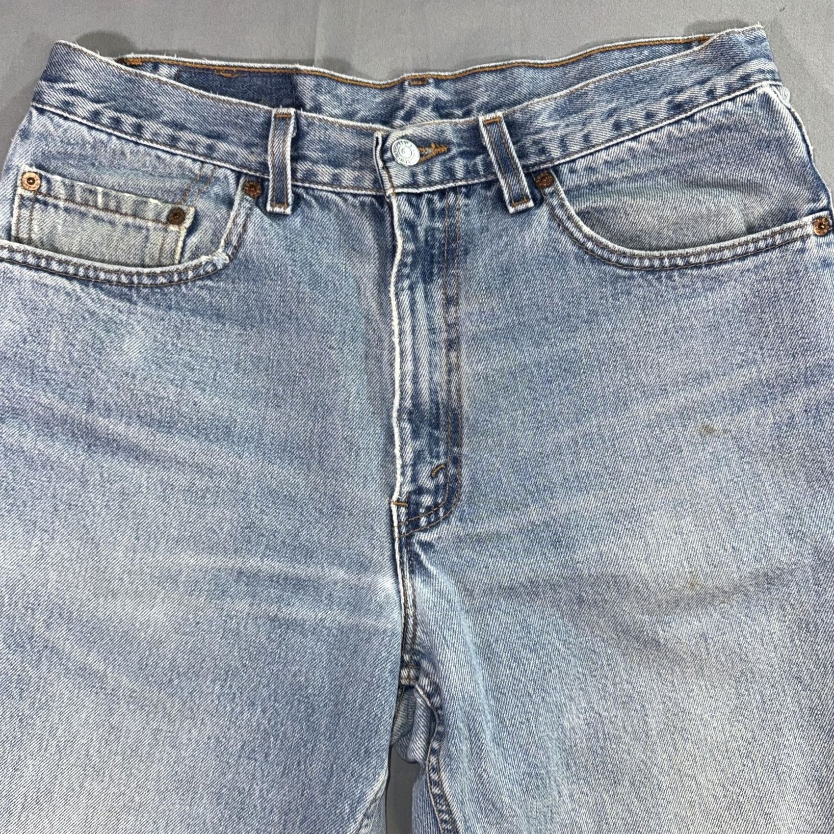 Levi's VINTAGE Levi's Jeans 550 Mens 34x36 Light Wash Relaxed Fit Tapered Denim 90s Pants Mens Jeans Blue 550 Relaxed Fit Tapered Leg W34 L36 Size US 34 / EU 50 - 3 Thumbnail