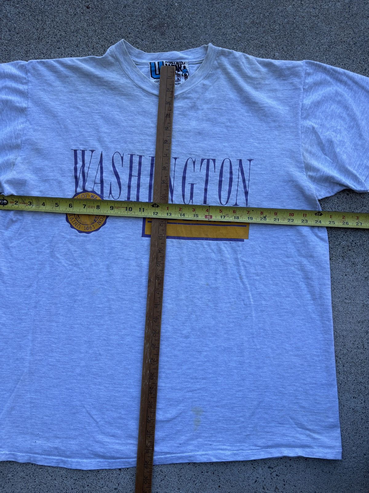 NCAA Vintage 1990s UW Washington “Huskies” T-Shirt Size XL Size US XL / EU 56 / 4 - 5 Thumbnail
