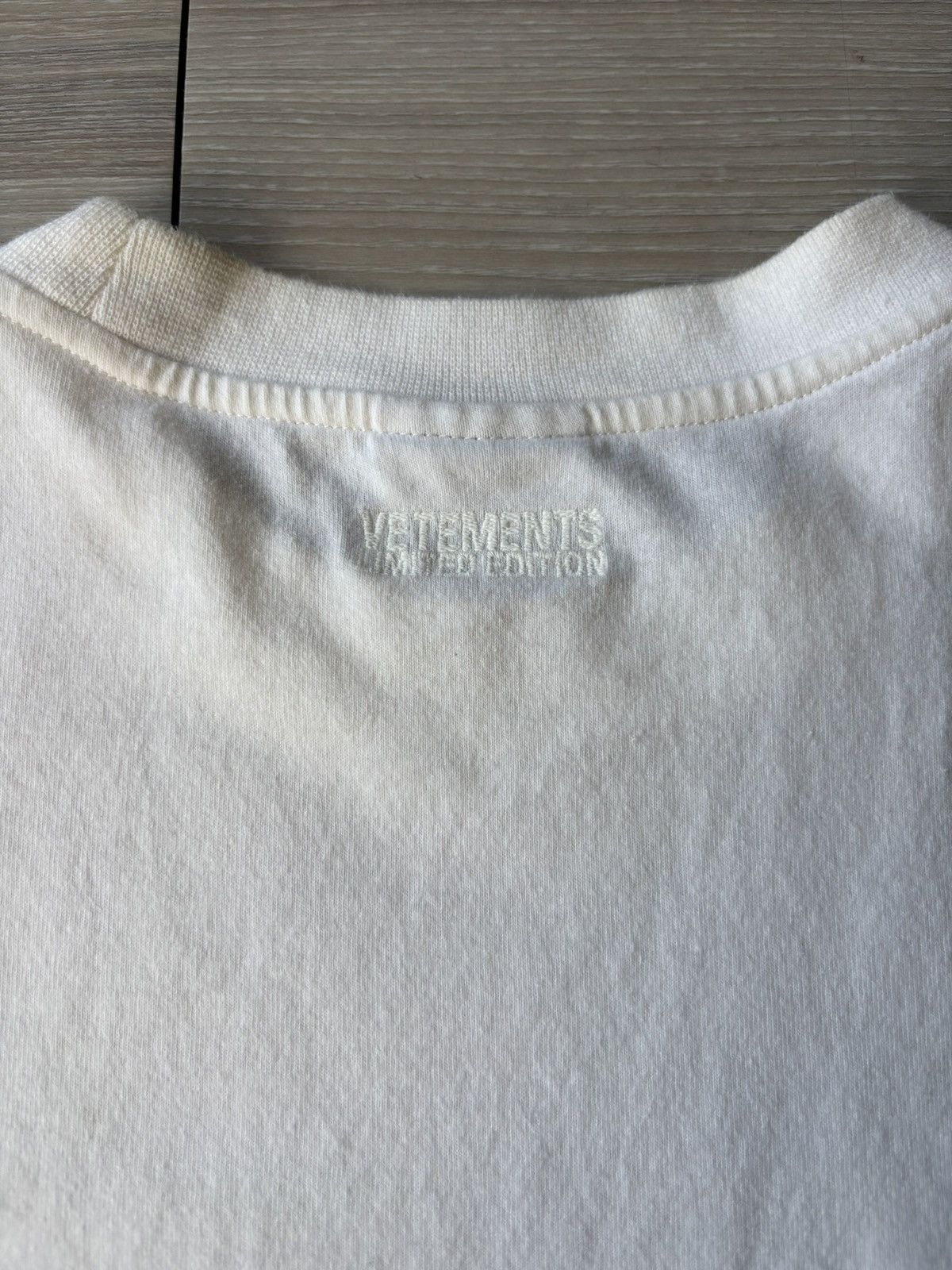 Vetements Vetements Friends Logo Embroidered White T - Shirt Size US XL / EU 56 / 4 - 8 Thumbnail