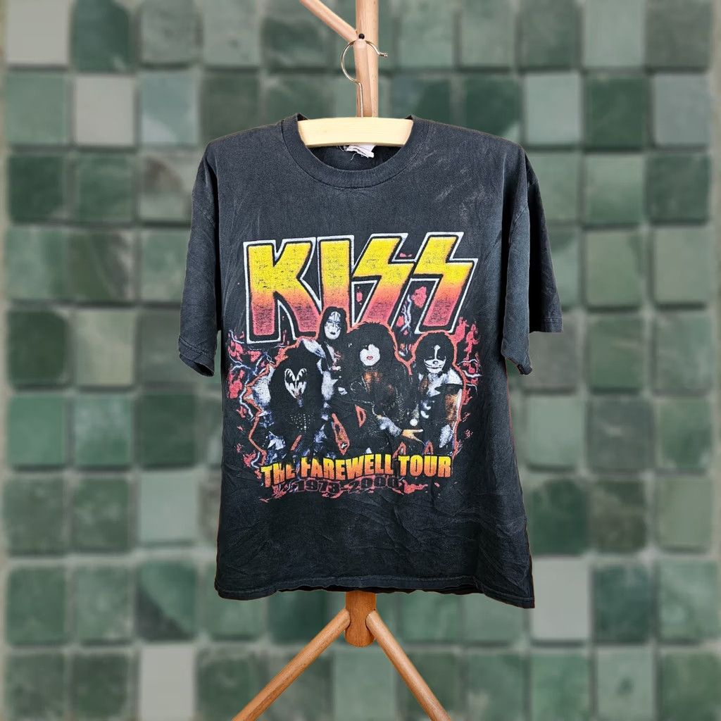 Vintage VINTAGE KISS THE FAREWELL TOUR T-SHIRT XL Black Cotton Jersey Short Sleeve Round Neck 2000 Distressed Trashed Men XL Band Rock Retro USA 1973-2000 Size US XL / EU 56 / 4 - 1 Thumbnail