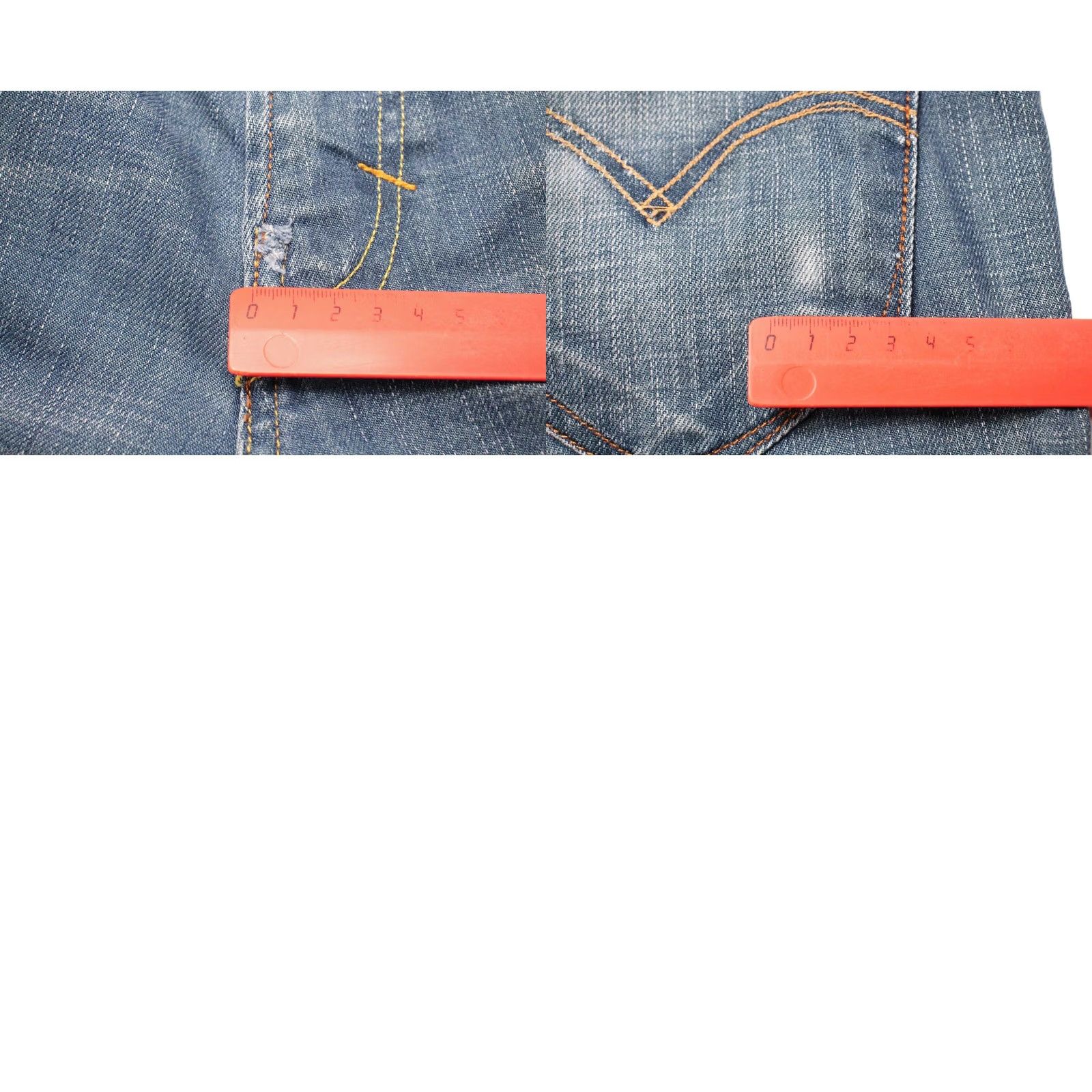 Levi's LEVI'S 519 Slim Jeans Men's W30/L32 Zip Fly Faded Whiskers 5 Pocket Design Denim Blue Slim Jeans Mens W30/L32 Zip Fly Frayed? No FFC Size US 30 / EU 46 - 8 Thumbnail