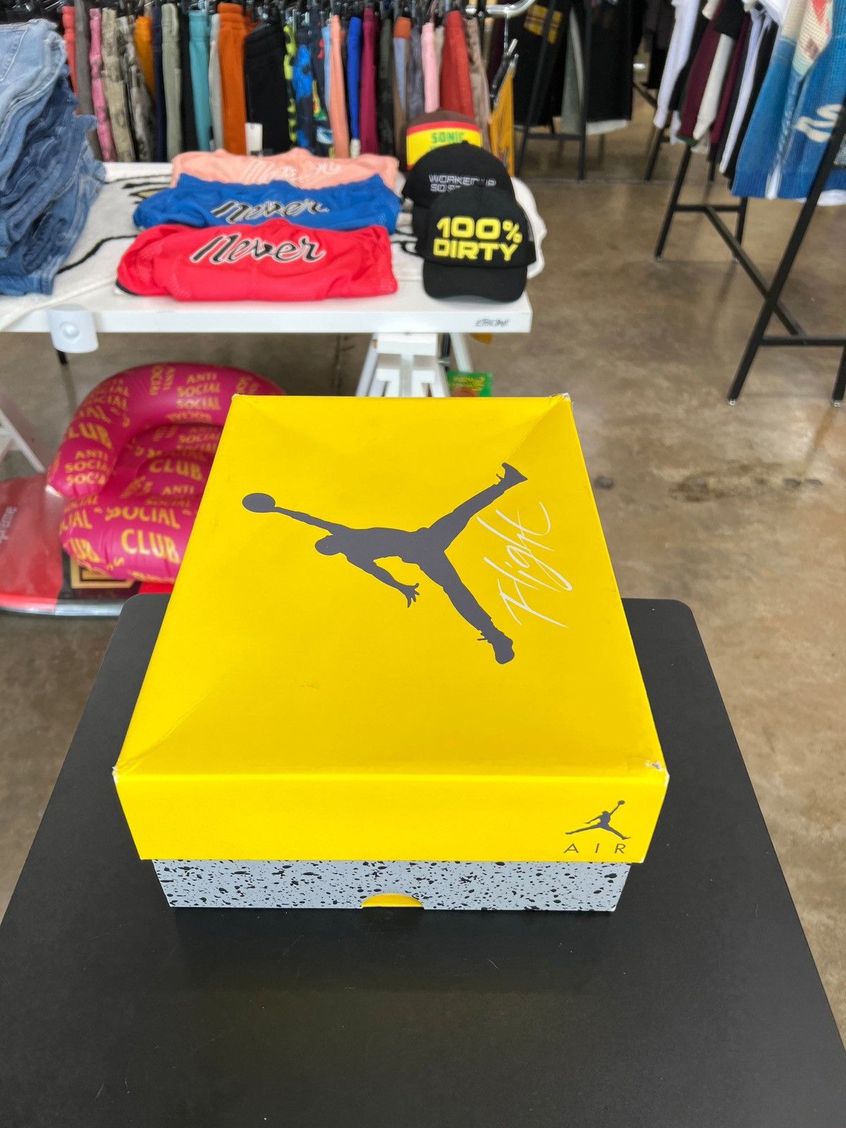 Jordan Brand Air Jordan 4 Lightning Sz. 6.5Y (2021) Size US 6.5 / EU 39-40 - 14 Thumbnail