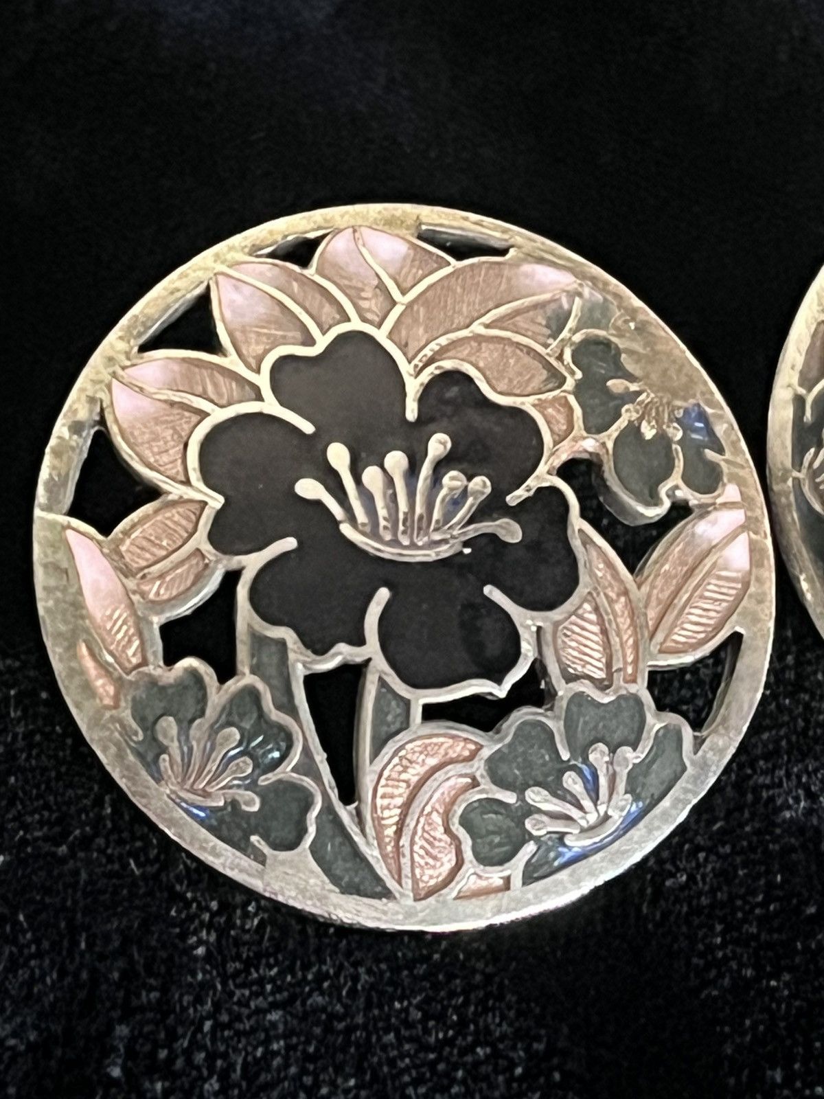 Other Vintage Cloisonné Enamel Openwork Floral Earrings Pink Black Size ONE SIZE - 2 Thumbnail