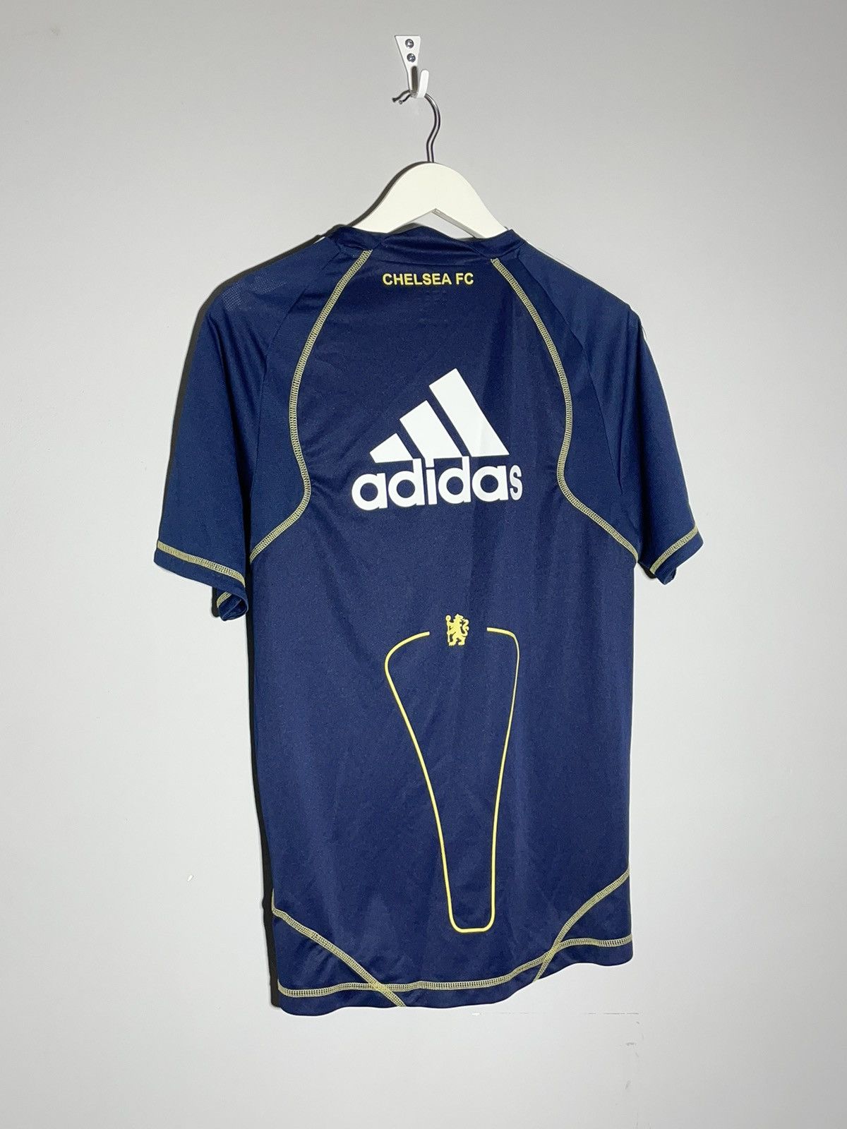 Adidas × Chelsea Soccer Chelsea FC Adidas 2010/11 Training Y2k Football Shirt Size US M / EU 48-50 / 2 - 8 Thumbnail