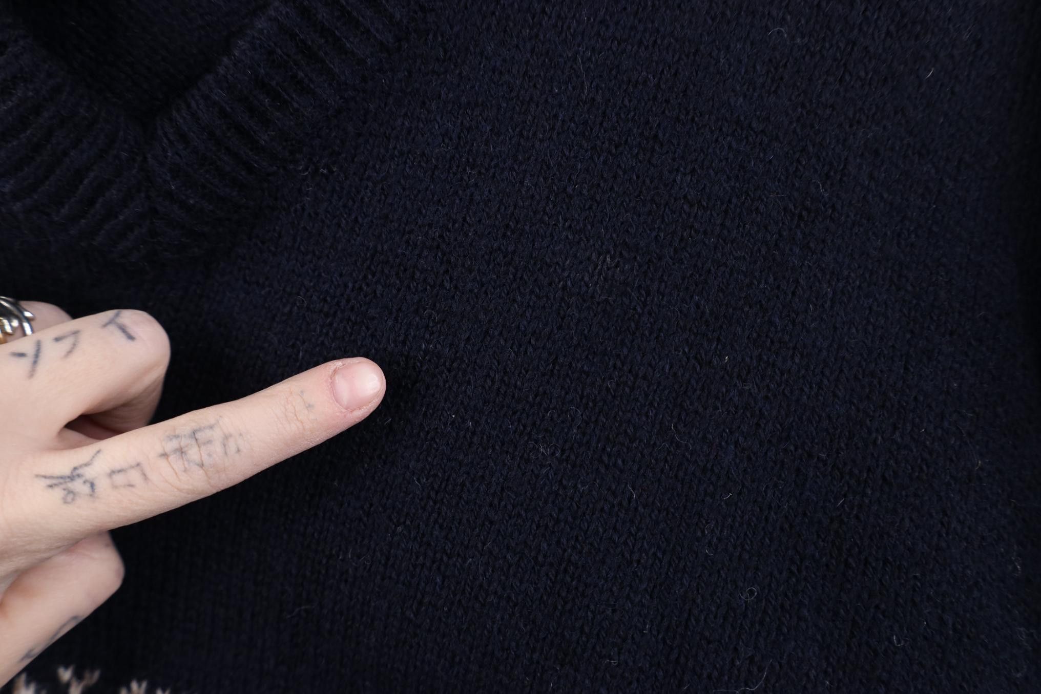 Vintage Vintage 90s Streetwear Snowflake Fair Isle V-Neck Sweater Size US M / EU 48-50 / 2 - 4 Thumbnail