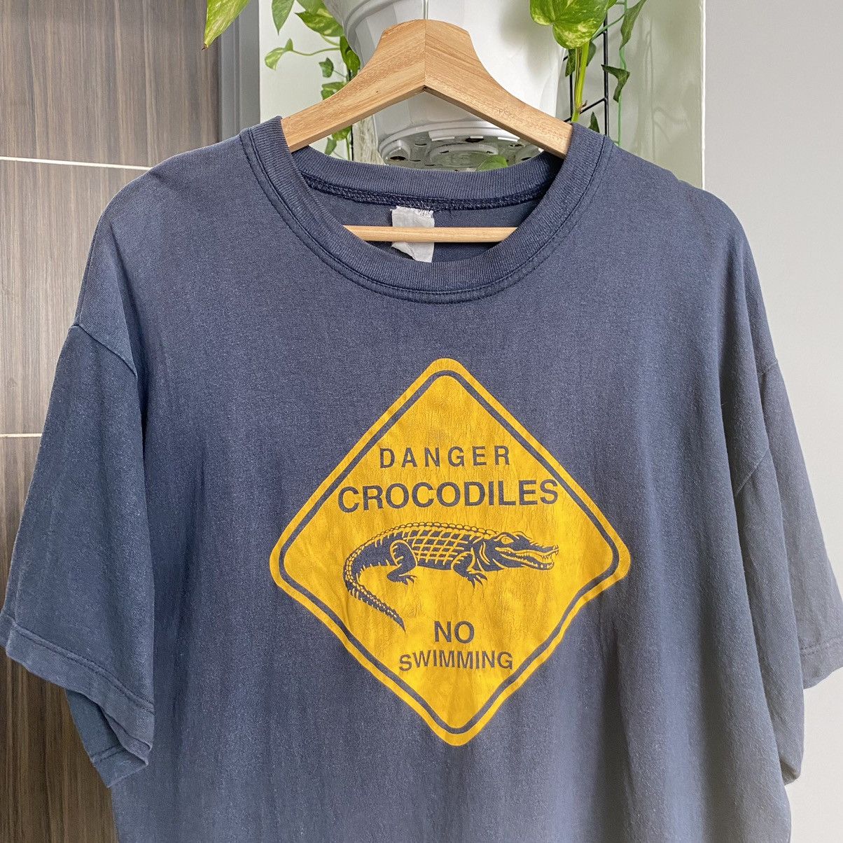 Man Made In Australia Thrashed Faded Vintage Y2K Crocodiles ERD GRUNGE TSHIRT Size US XL / EU 56 / 4 - 2 Thumbnail