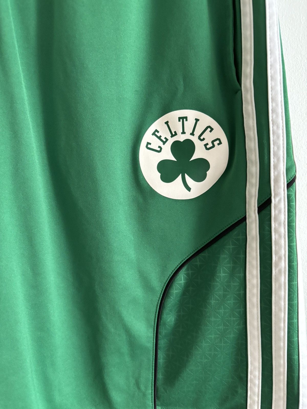 Adidas × NBA × Vintage 2009 Boston Celtics Green Shorts Size US 32 / EU 48 - 2 Thumbnail