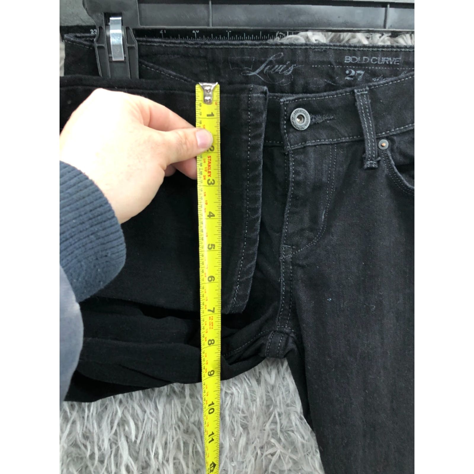 Levi's Levi's Bold Curve Straight Jeans Womens Dark Wash Black 27 Regular Denim 5-Pocket Levi's 500 Series Vintage? No (But avoid). Size 27" / US 4 / IT 40 - 4 Thumbnail