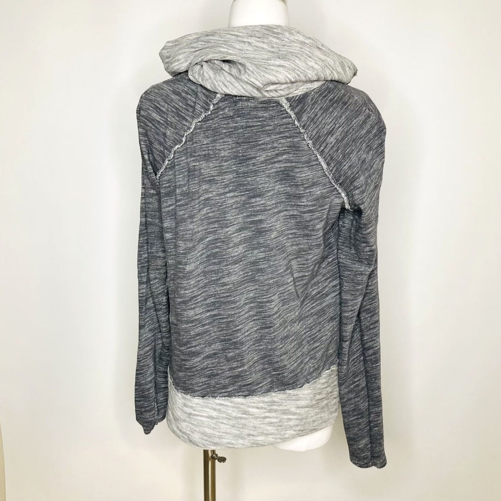 Vintage FP Beach Cowl Neck Pullover Sweater Gray One Size Long Sleeve Casual Beachy Size ONE SIZE - 3 Thumbnail
