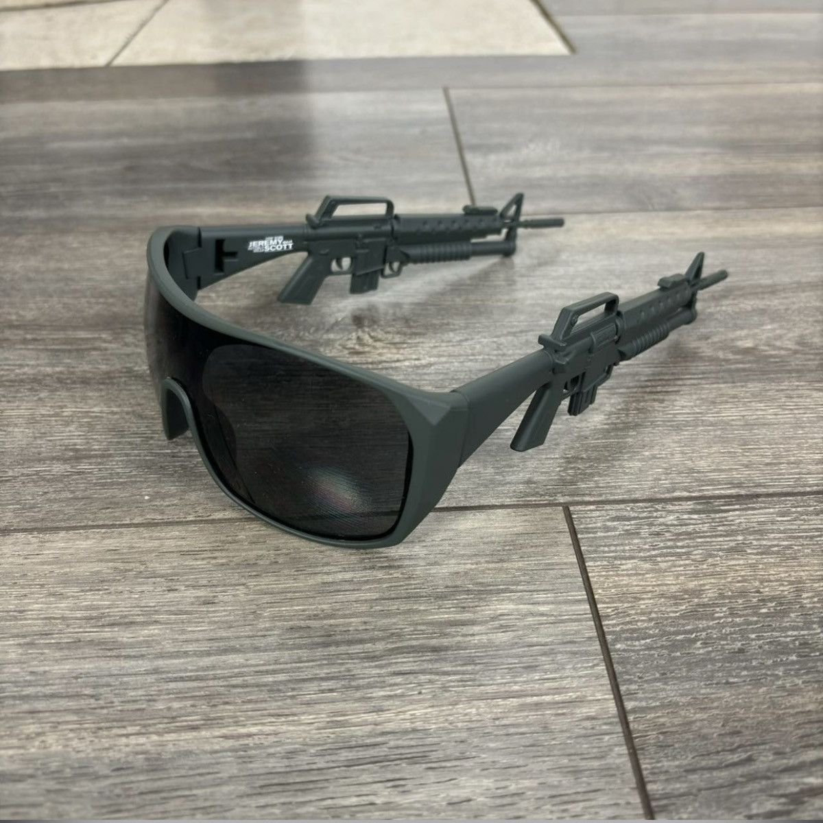 JEREMY SCOTT M16 MILITARY STYLE KHAKI SUNGLASSES