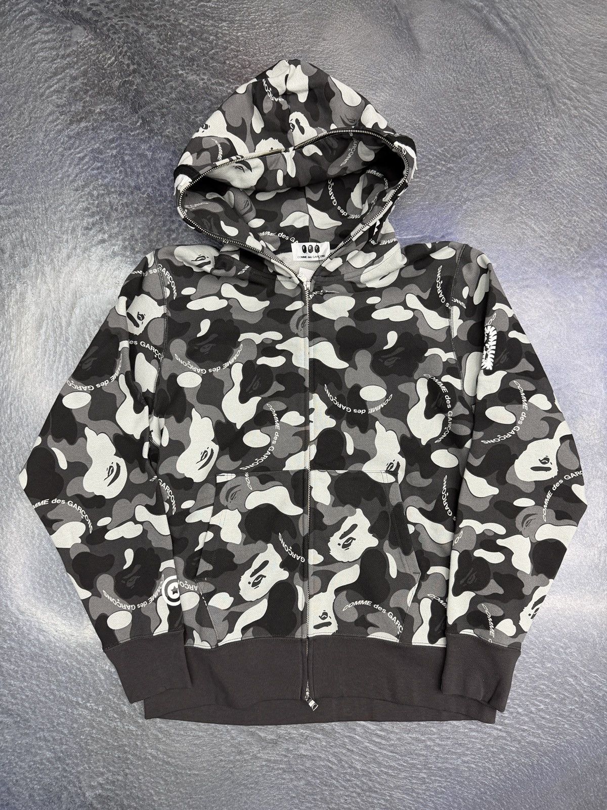 Bape × Comme des Garcons Bape x CDG Shark Full Zip Osaka Hoodie Size US L / EU 52-54 / 3 - 1 Thumbnail