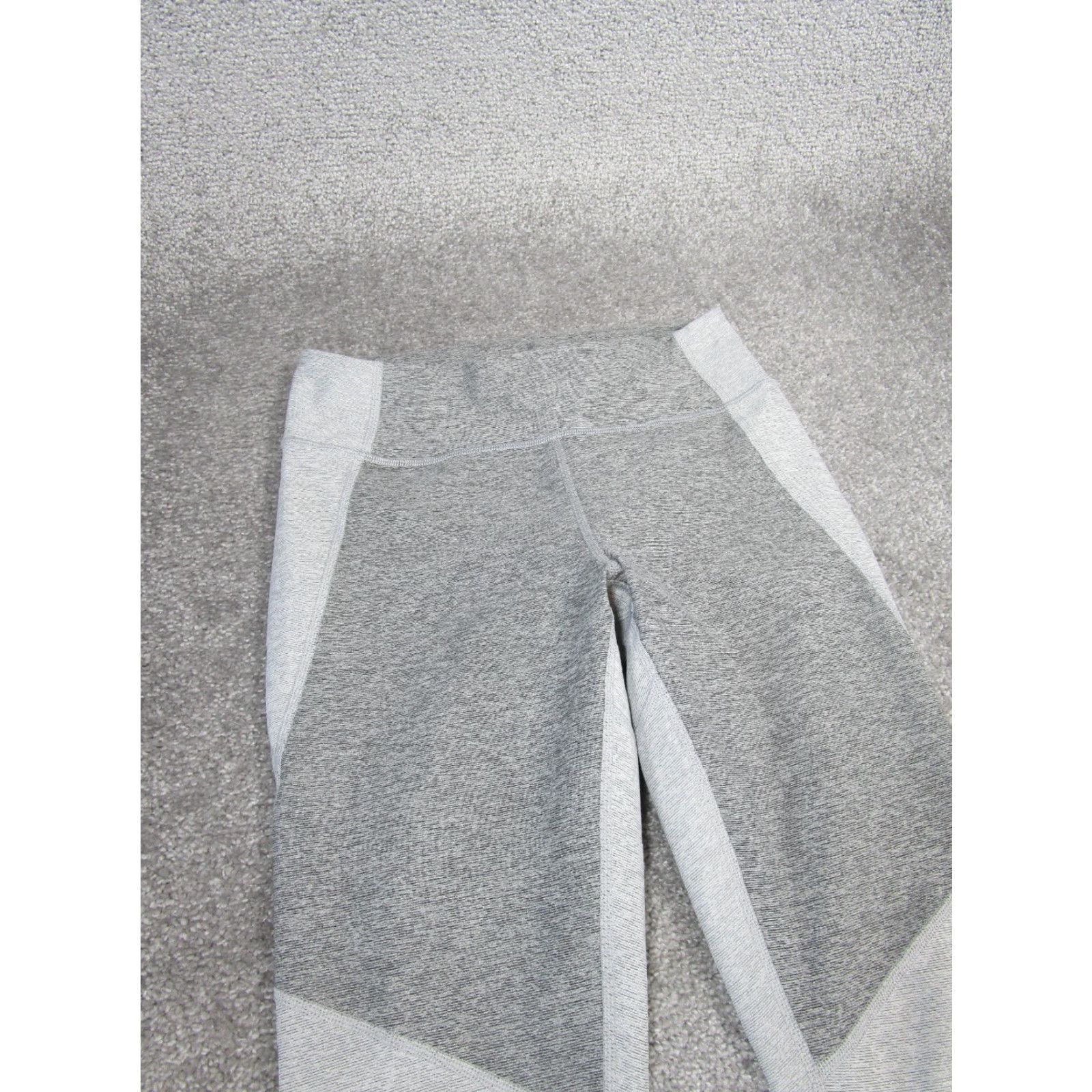 Outdoor Voices VINTAGE Outdoor Voices Leggings Women's Small Gray Compression Crop Athletic Crop Running Yoga Activewear S5? Size 28" / US 6 / IT 42 - 2 Thumbnail