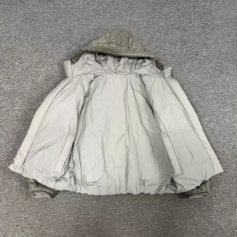 Louis Vuitton Louis Vuitton Grey three-flower double-sided cotton-padded Size US L / EU 52-54 / 3 - 5 Thumbnail