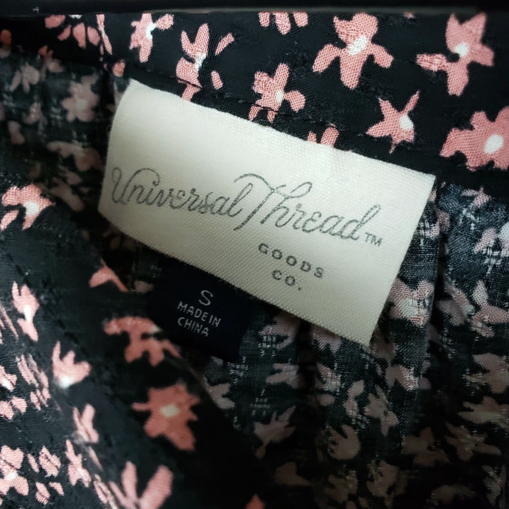 Vintage Universal Thread Blouse Shirt Womens Small Black Pink Floral Long Sleeve Rayon Square Neck Casual Mens? Womens Size S / US 4 / IT 40 - 5 Thumbnail