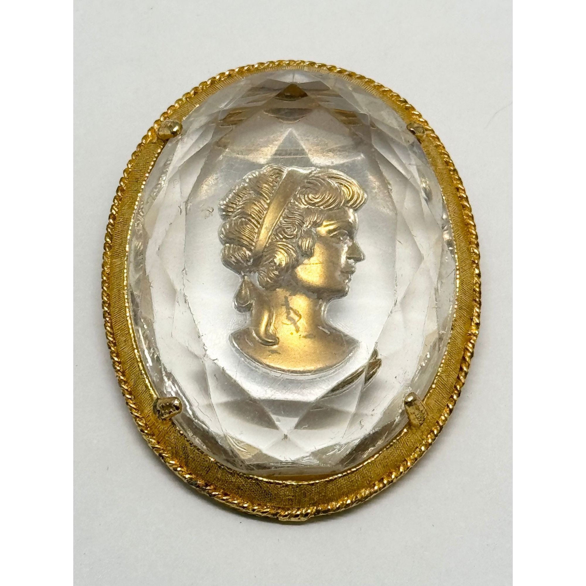 Vintage Vintage reverse intaglio glass cameo brooch pin Size ONE SIZE - 1 Thumbnail